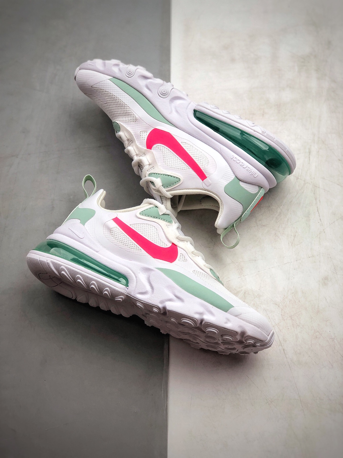 200  NIKE AIR MAX 270气垫缓震跑步运动鞋 穿上 Nike Air Max 270 React 女子运动鞋CV3025 100