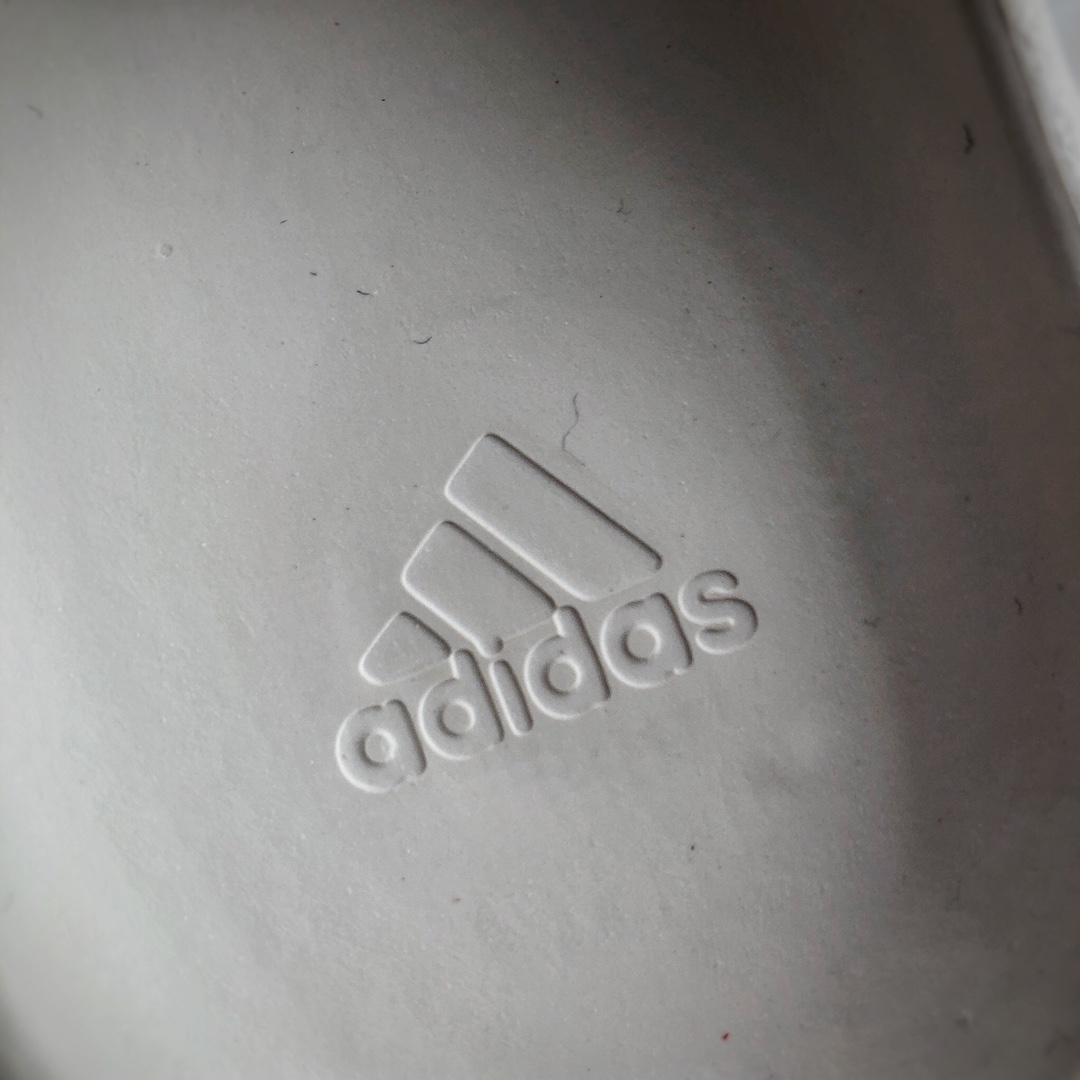 110  侃爷再度联乘Kanye West x Adidas Yeezy 450 Slide”White”450异型火山骨架系列椰子户外风格沙滩涉水百搭运动穿搭拖鞋“石膏白”