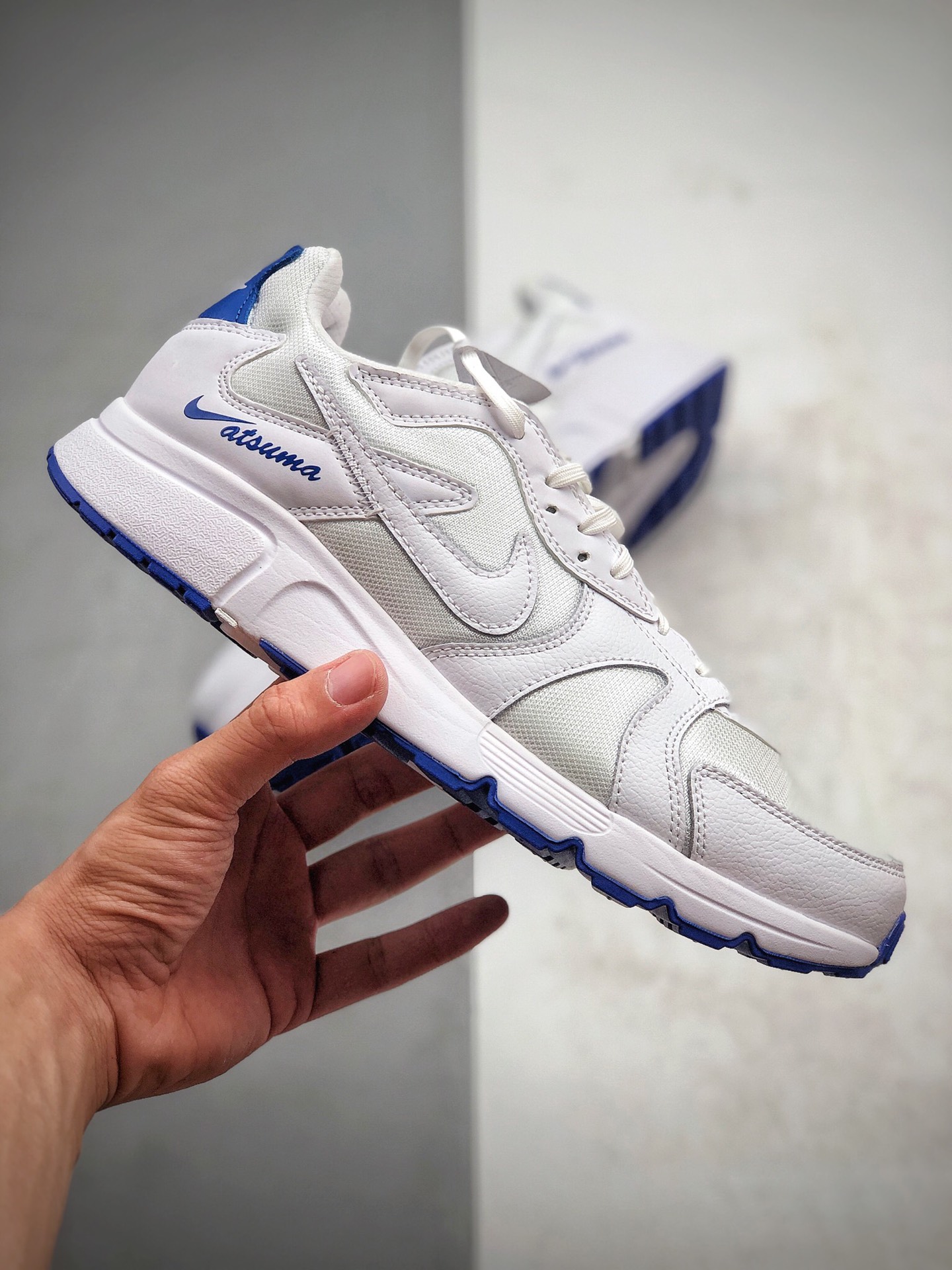 180  耐克 慢跑鞋  全新 Nike Atsuma 将真正的90年代美学与舒适的跑鞋技术融合在一起CD5461-101