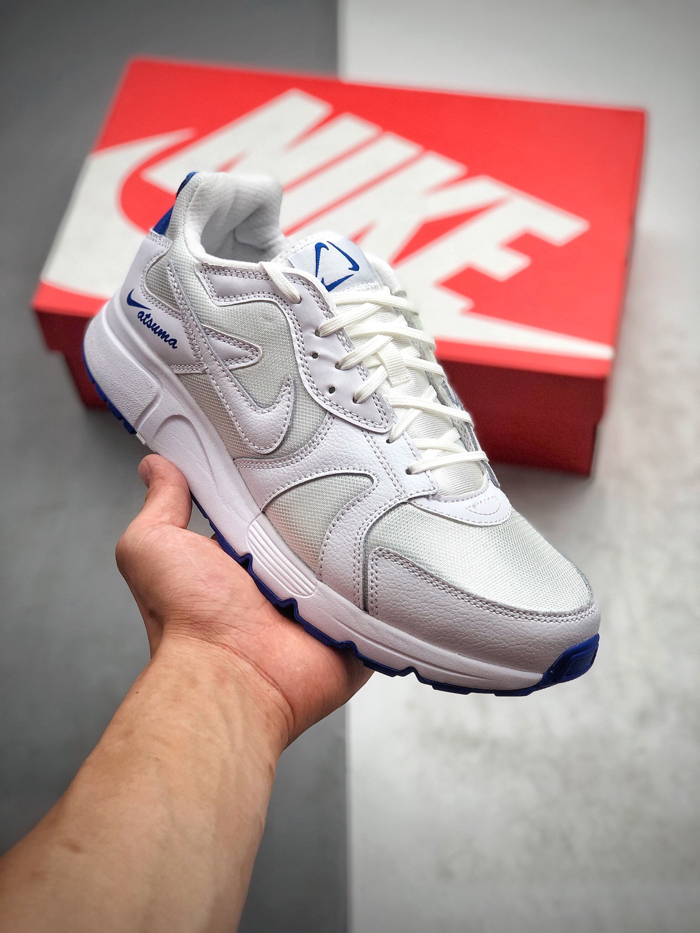 180  耐克 慢跑鞋  全新 Nike Atsuma 将真正的90年代美学与舒适的跑鞋技术融合在一起CD5461-101