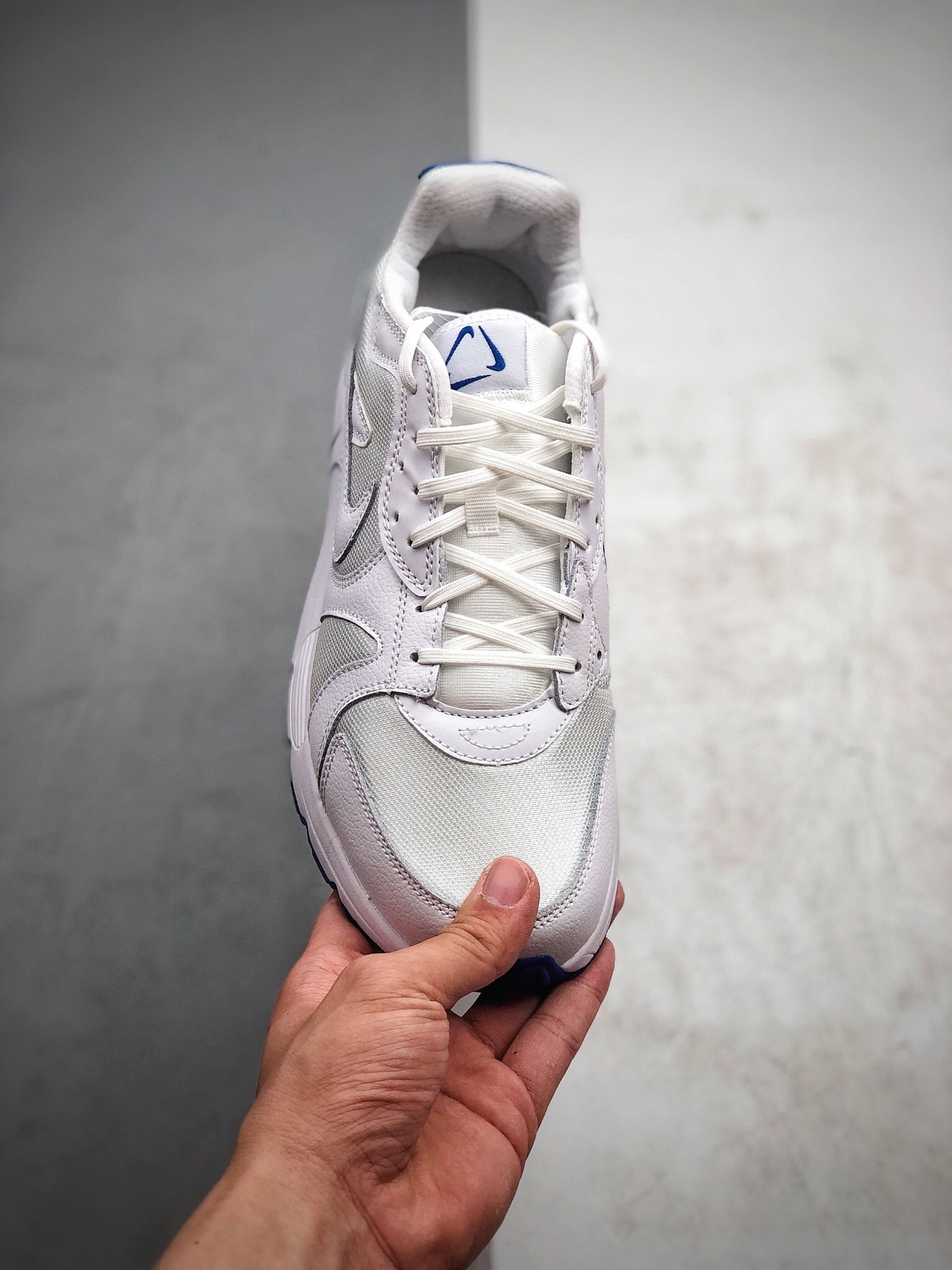 180  耐克 慢跑鞋  全新 Nike Atsuma 将真正的90年代美学与舒适的跑鞋技术融合在一起CD5461-101