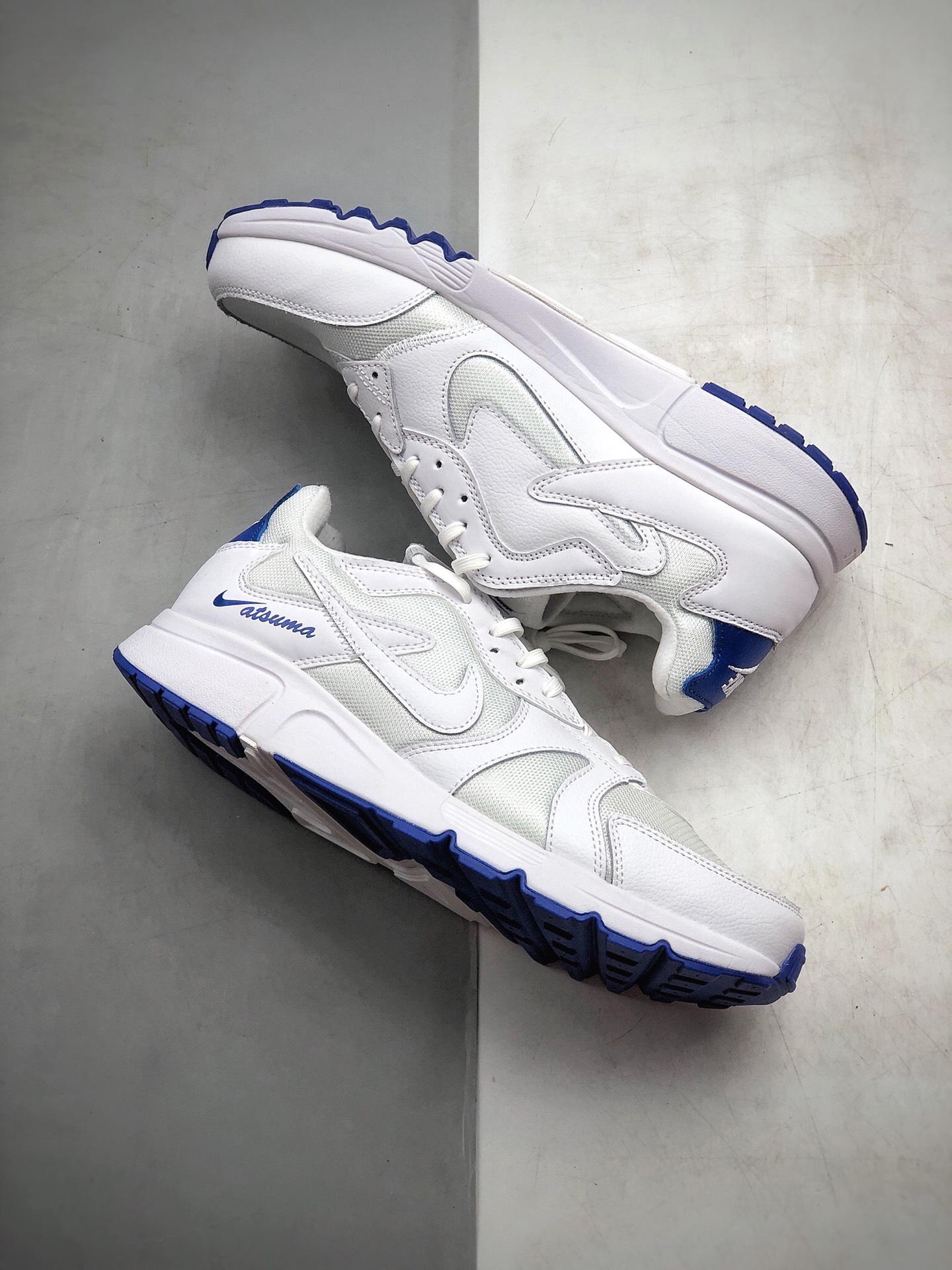 180  耐克 慢跑鞋  全新 Nike Atsuma 将真正的90年代美学与舒适的跑鞋技术融合在一起CD5461-101