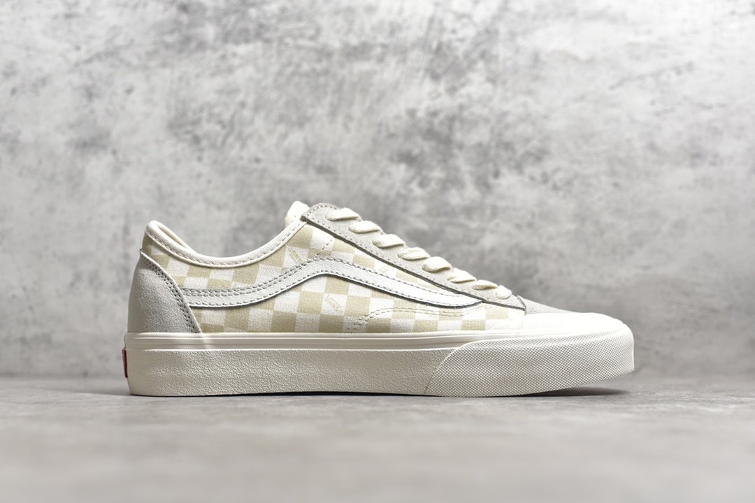 Gd海外限定款 Vans Style 36 Decon Sf 万斯权志龙棋盘格米白杀人鲸半月包头硫化滑板鞋众所周知 权志龙对vans的喜爱超乎寻常 此次海外曝光的style 36 鞋款 添加了 杀人鲸 元素 G Dragon率先上脚了这双