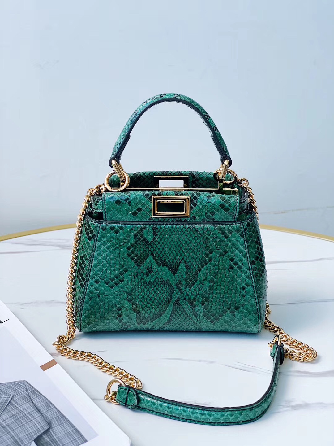 1800 A batch of new small handbags from the Fendi peekaboo series of genuine snakeskin imported from the Philippines, with internal pockets and i