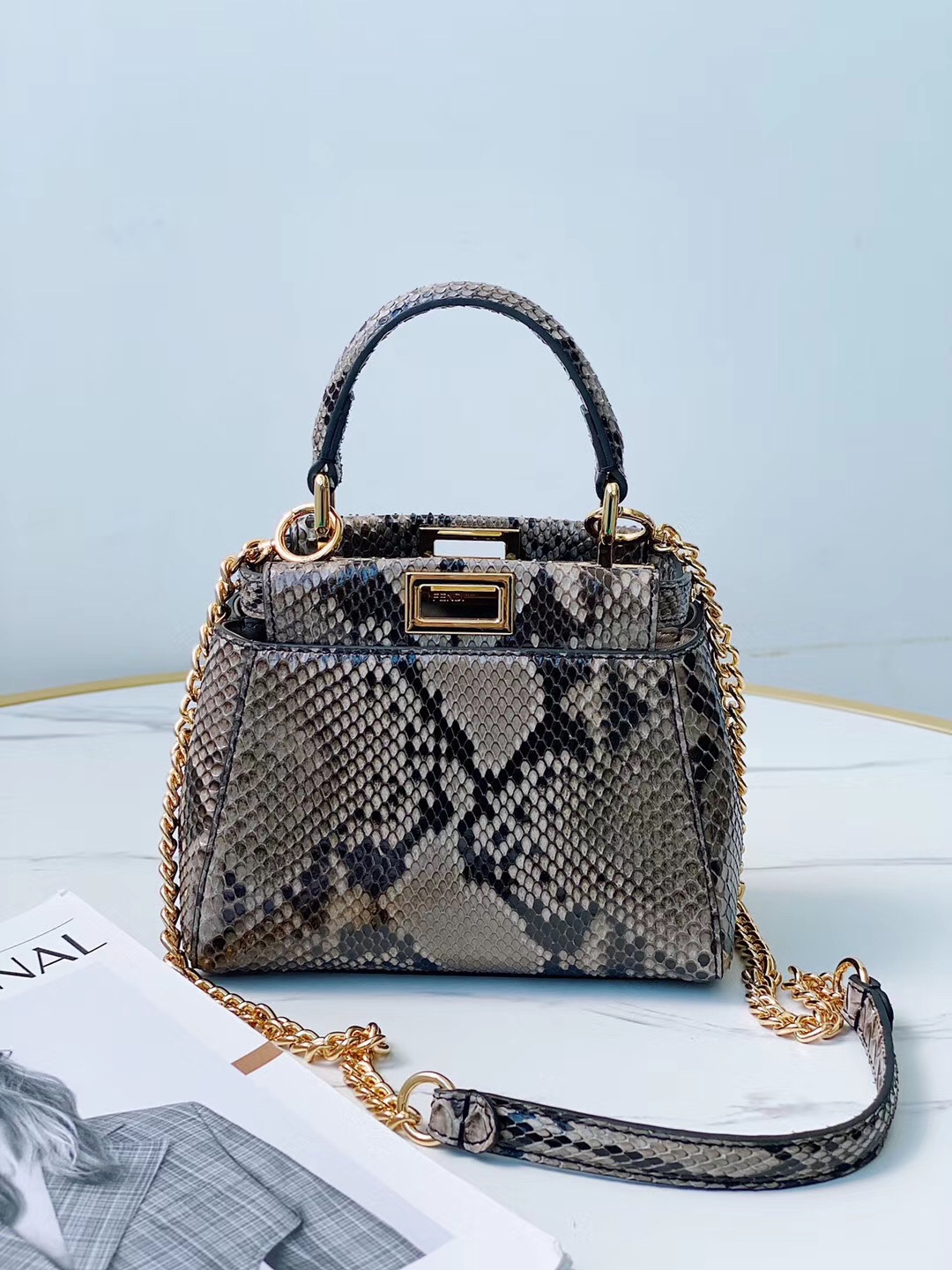 1800 A batch of new small handbags from the Fendi peekaboo series of genuine snakeskin imported from the Philippines, with internal pockets and i