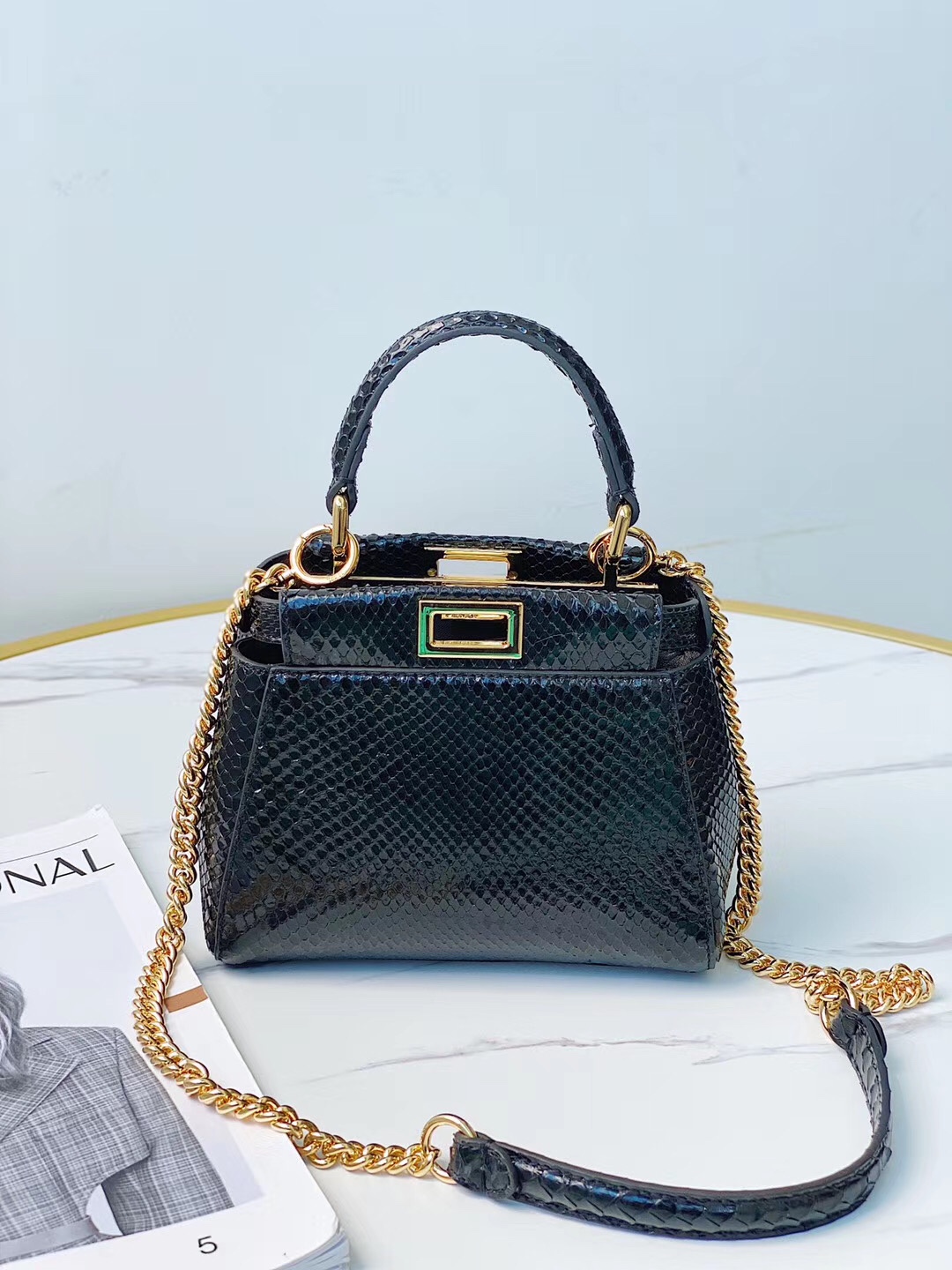 1800 A batch of new small handbags from the Fendi peekaboo series of genuine snakeskin imported from the Philippines, with internal pockets and i