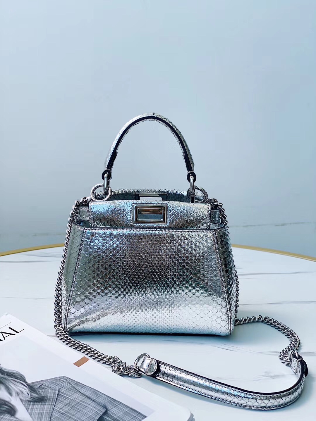 1800 A batch of new small handbags from the Fendi peekaboo series of genuine snakeskin imported from the Philippines, with internal pockets and i