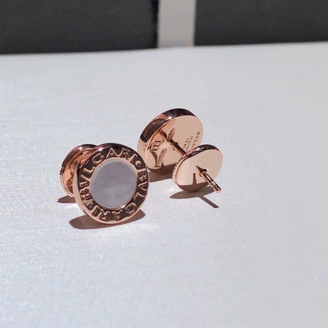 NO:102074,Just because the goods are good, you can take pictures and send them as you want. Pay attention to the bottom logo^ Willfulness [grin] BV round cake earrings, regardless of gender, Bulgari earrings, bottega veneta, bvlgari19860909只因货好,随拍随发 注意看底部logo^ 任性[呲牙]bv圆饼耳钉 不分男女佩戴,宝格丽耳钉,bottega veneta,bvlgari,Jewelry