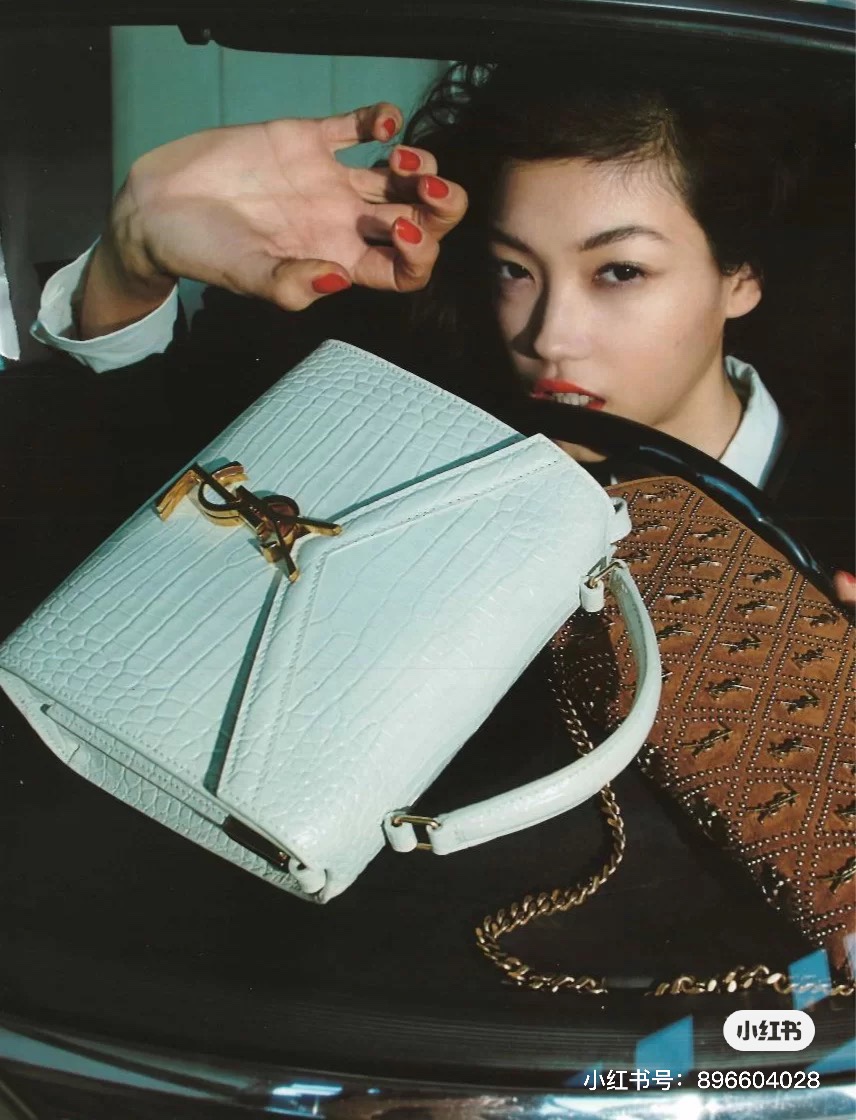 YSL 𝐂𝐚𝐬𝐬𝐚𝐧𝐝𝐫𝐚 Mini 20CM 鳄鱼纹手拎包 602716白色/金扣