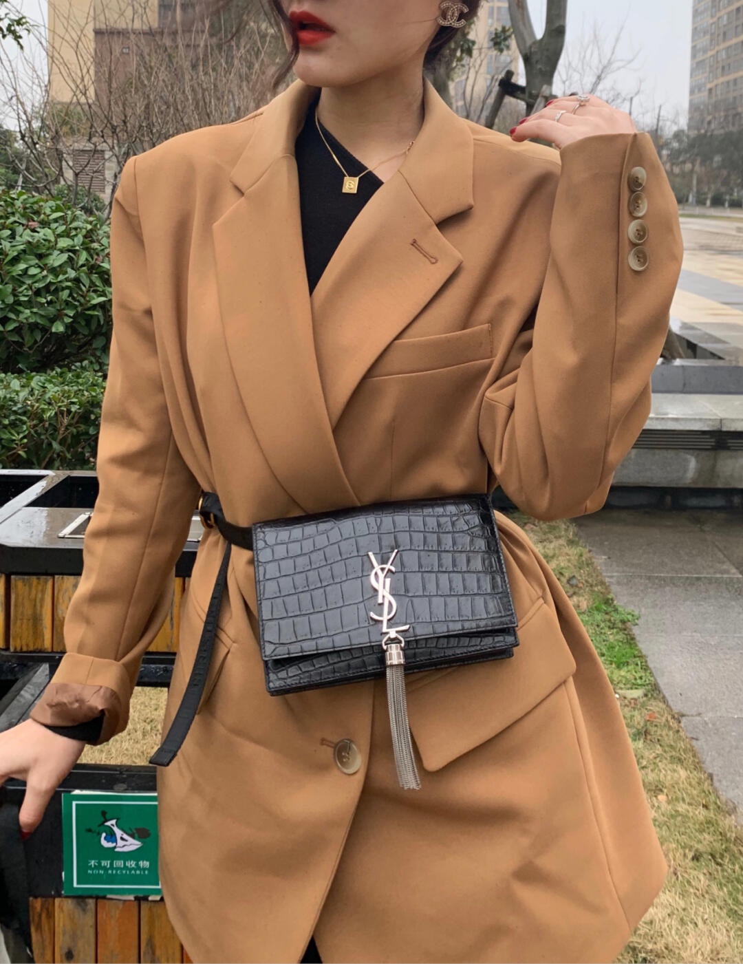 YSL KATE 19CM 流苏链条包 452159鳄鱼纹/黑色银扣