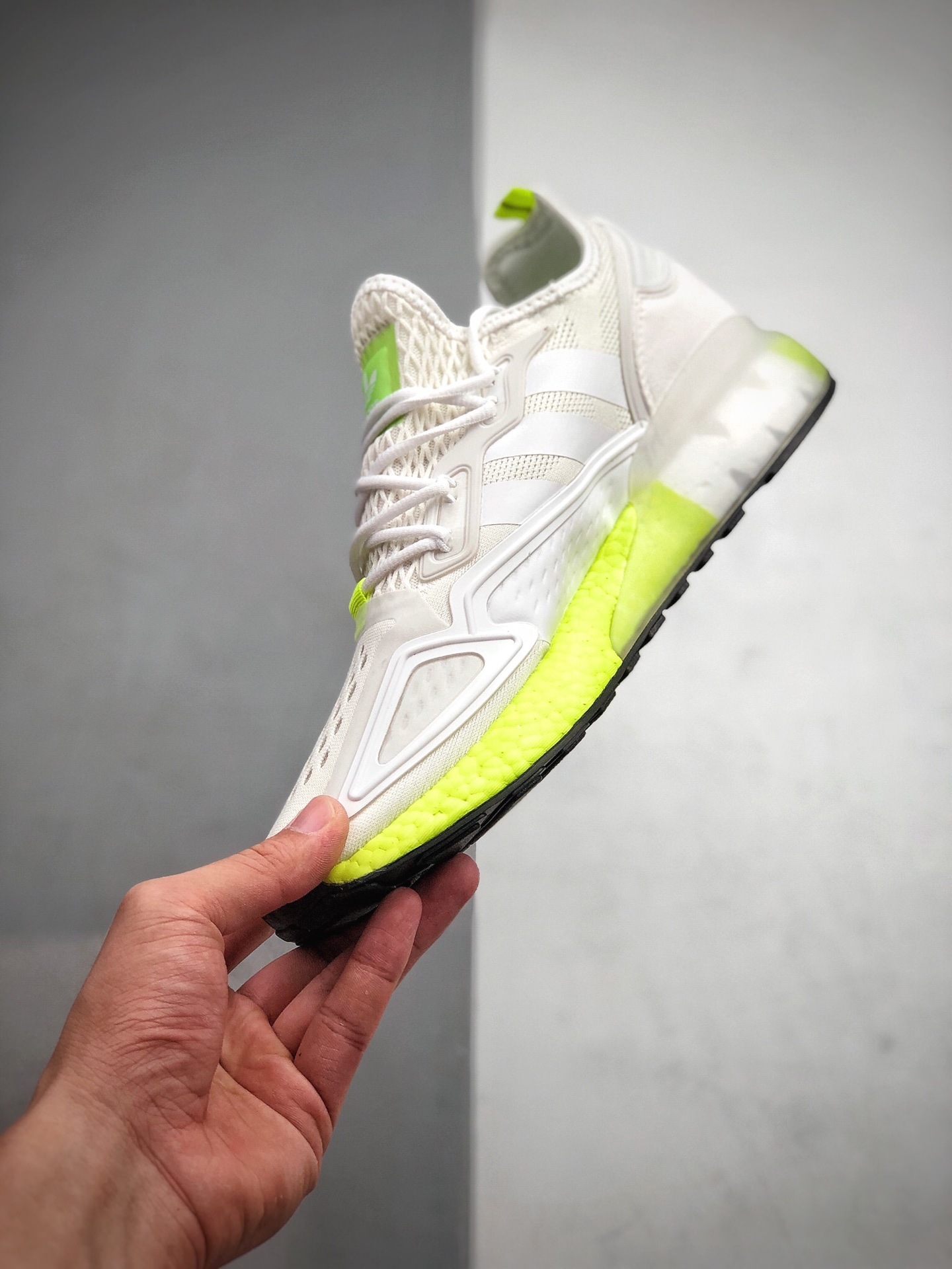 250 ADIDAS三叶草ZX 2K BOOST男女跑鞋 货号：FW0480