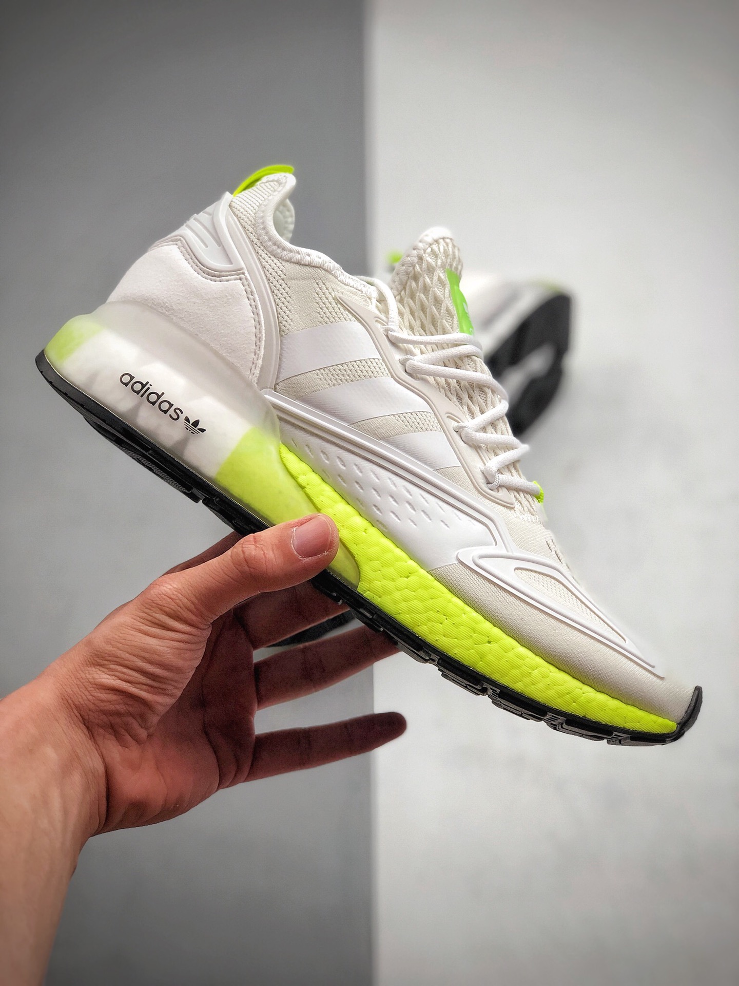 250 ADIDAS三叶草ZX 2K BOOST男女跑鞋 货号：FW0480