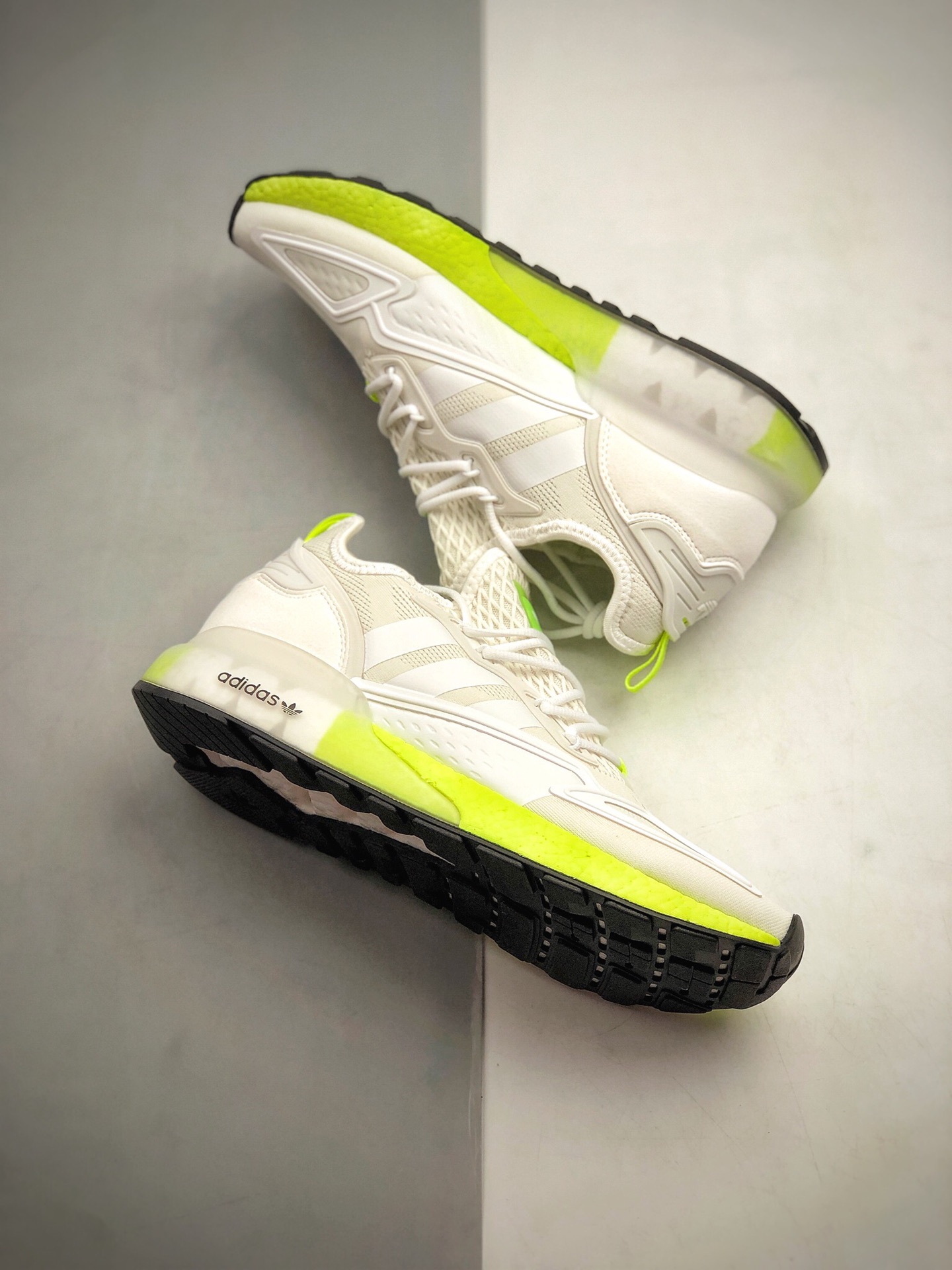 250 ADIDAS三叶草ZX 2K BOOST男女跑鞋 货号：FW0480