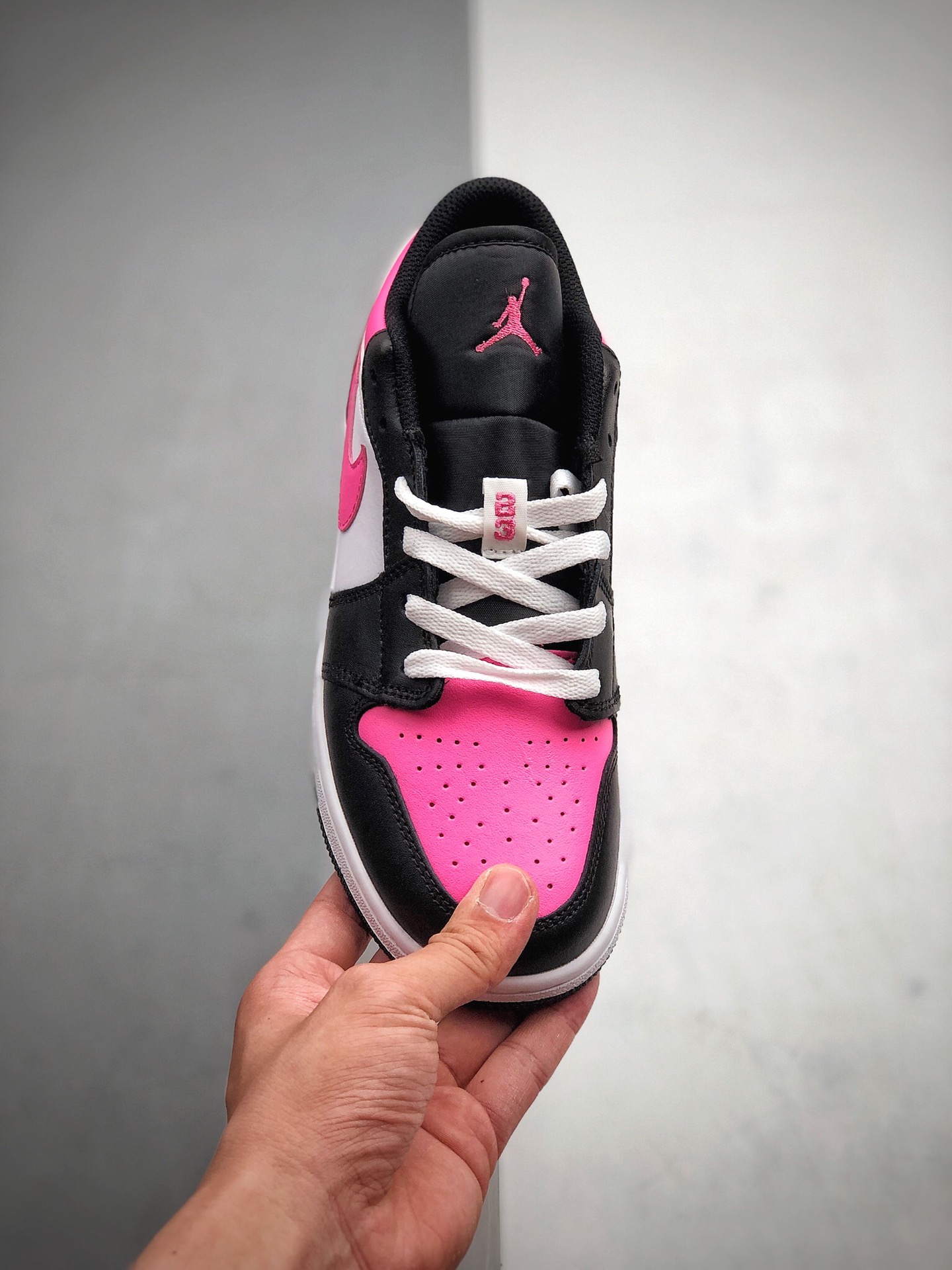 200  Nike Air Jordan 1 Low 黑粉白 554723 106