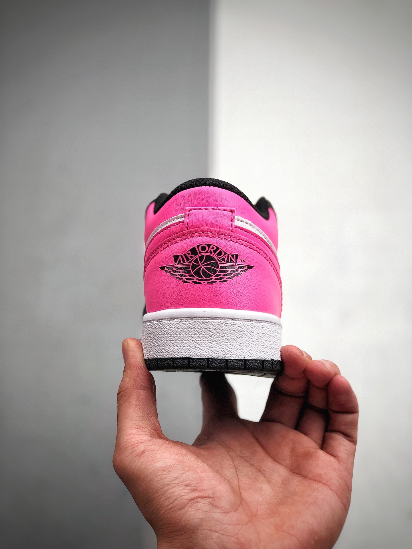 200  Nike Air Jordan 1 Low 黑粉白 554723 106