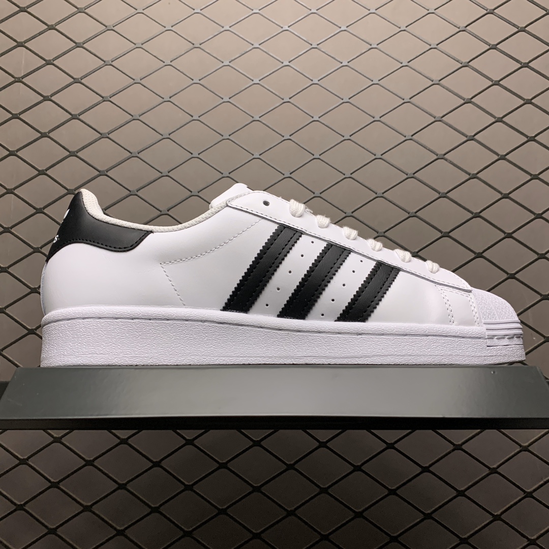180 Adidas 阿迪达斯 Superstar 2020 金标贝壳头运动休闲板鞋 FV8270