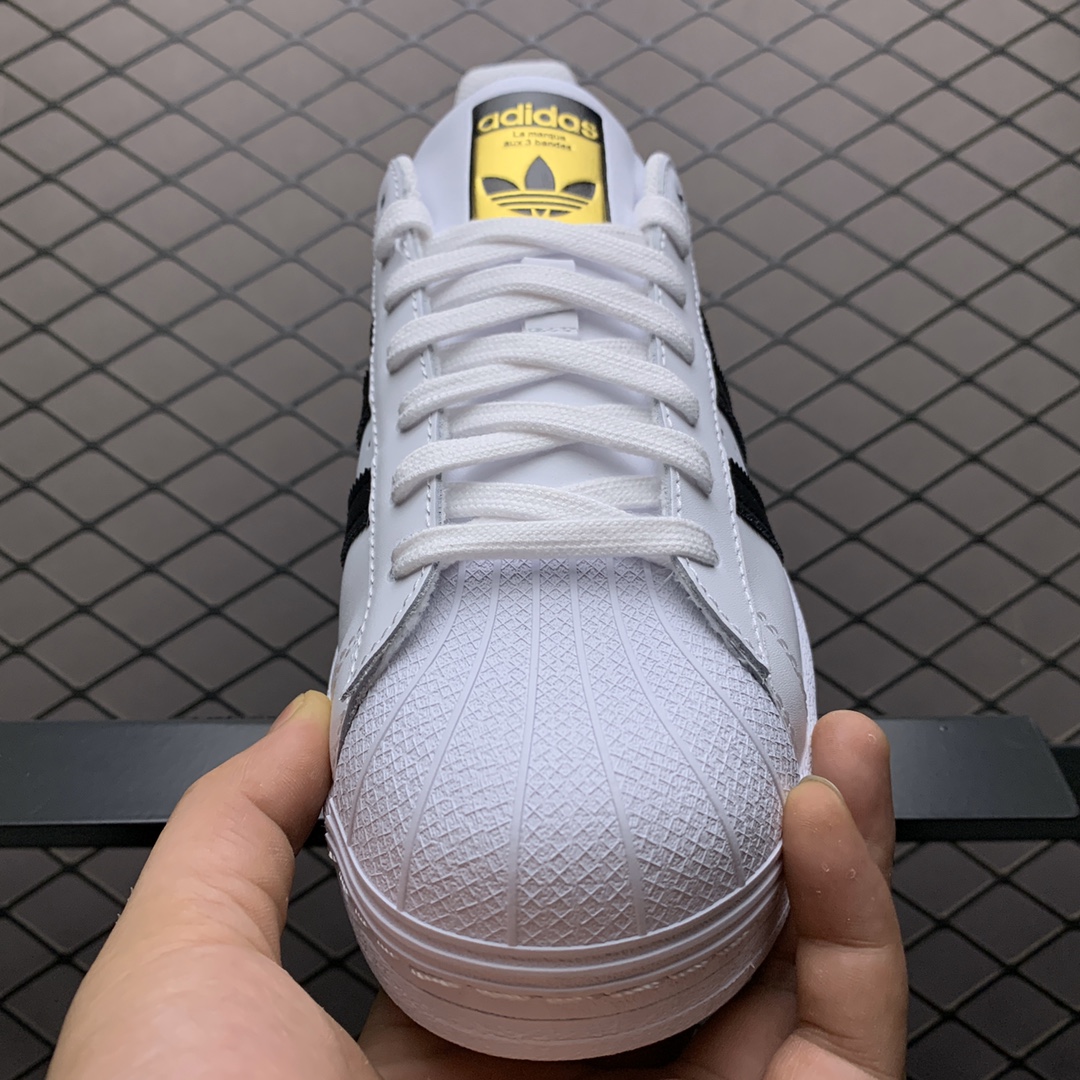 180 Adidas 阿迪达斯 Superstar 2020 金标贝壳头运动休闲板鞋 FV8270