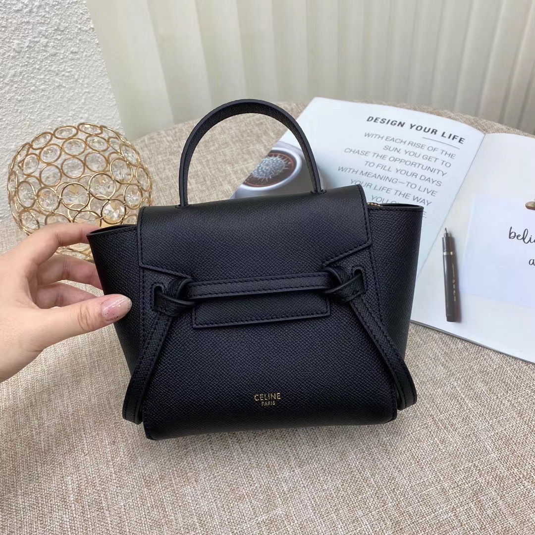 NO:197340,Genuine, new product, PICO Mini, a recent hit, bag-shaped contour, three-dimensional and natural, external palm print, seems thick, but you can feel its flexibility and high-end feeling when you get started. Catfish bag, size 16*21*8, model number 99960, Celine, celine, celine19860909正品级 新品 PICO Mini 近期爆款 包型轮廓立体自然 外手掌纹 看似厚实的外观包装、但 上手却能感觉到她的柔韧 、高级感十足. 鲶鱼包 尺寸16*21*8 款号99960,赛琳celine,celine,celine,Bag