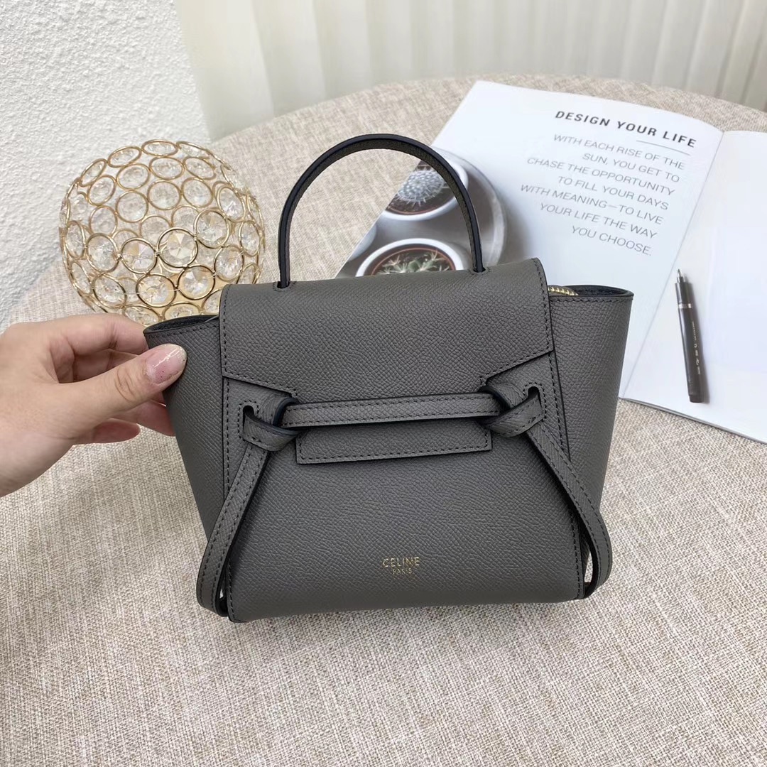 NO:197338,Genuine, new product, PICO Mini, a recent hit, bag-shaped contour, three-dimensional and natural, external palm print, seems thick, but you can feel its flexibility and high-end feeling when you get started. Catfish bag, size 16*21*8, model number 99960 194263, Celine, celine, celine19860909正品级 新品 PICO Mini 近期爆款 包型轮廓立体自然 外手掌纹 看似厚实的外观包装、但 上手却能感觉到她的柔韧 、高级感十足. 鲶鱼包 尺寸16*21*8 款号99960 194263,赛琳celine,celine,celine,Bag