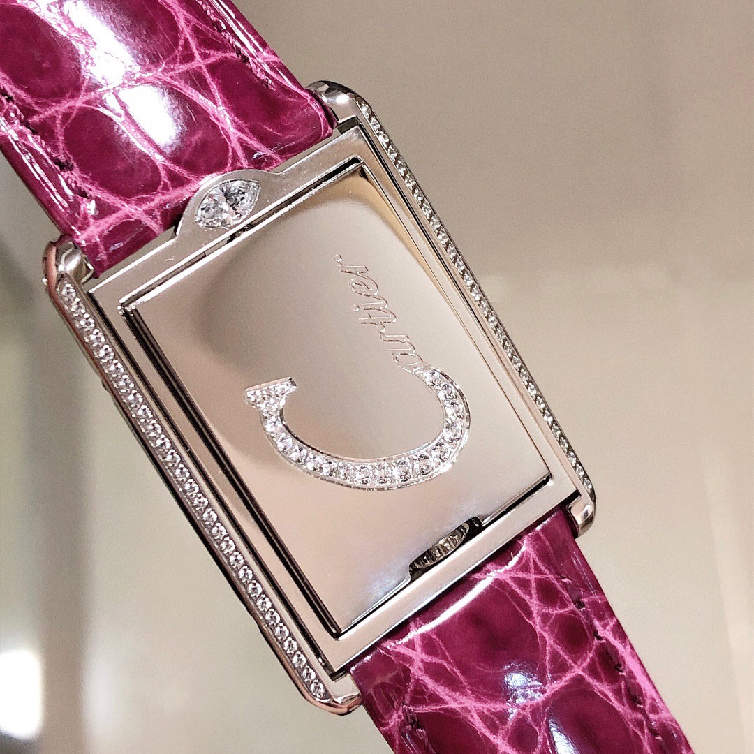 Cartier 卡地亚翻转坦克Cartier的Tank Reversible系列诞生于1932年