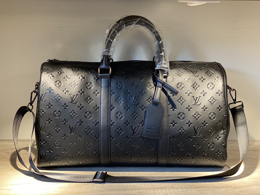 K0 265 Louis Vuitton 路易威登 LV 2022潮男必备旅行单品压花系列旅行包原版开模定制五金原版YKK拉链鼠你最帅货号：8008尺寸：50cm18cm27cm