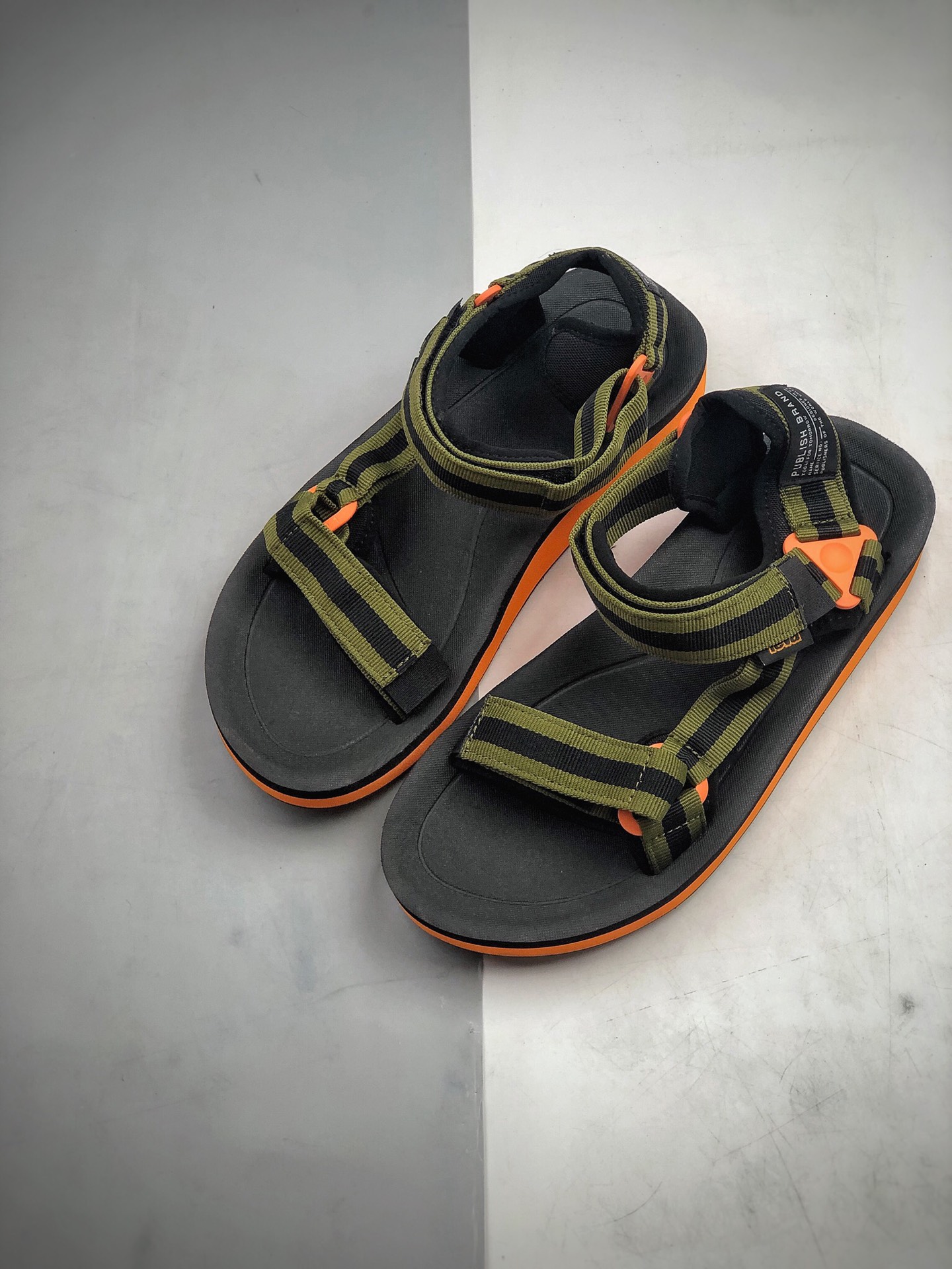 200  Madness x TEVA Universal 余文乐联名 夏季户外沙滩百搭凉鞋