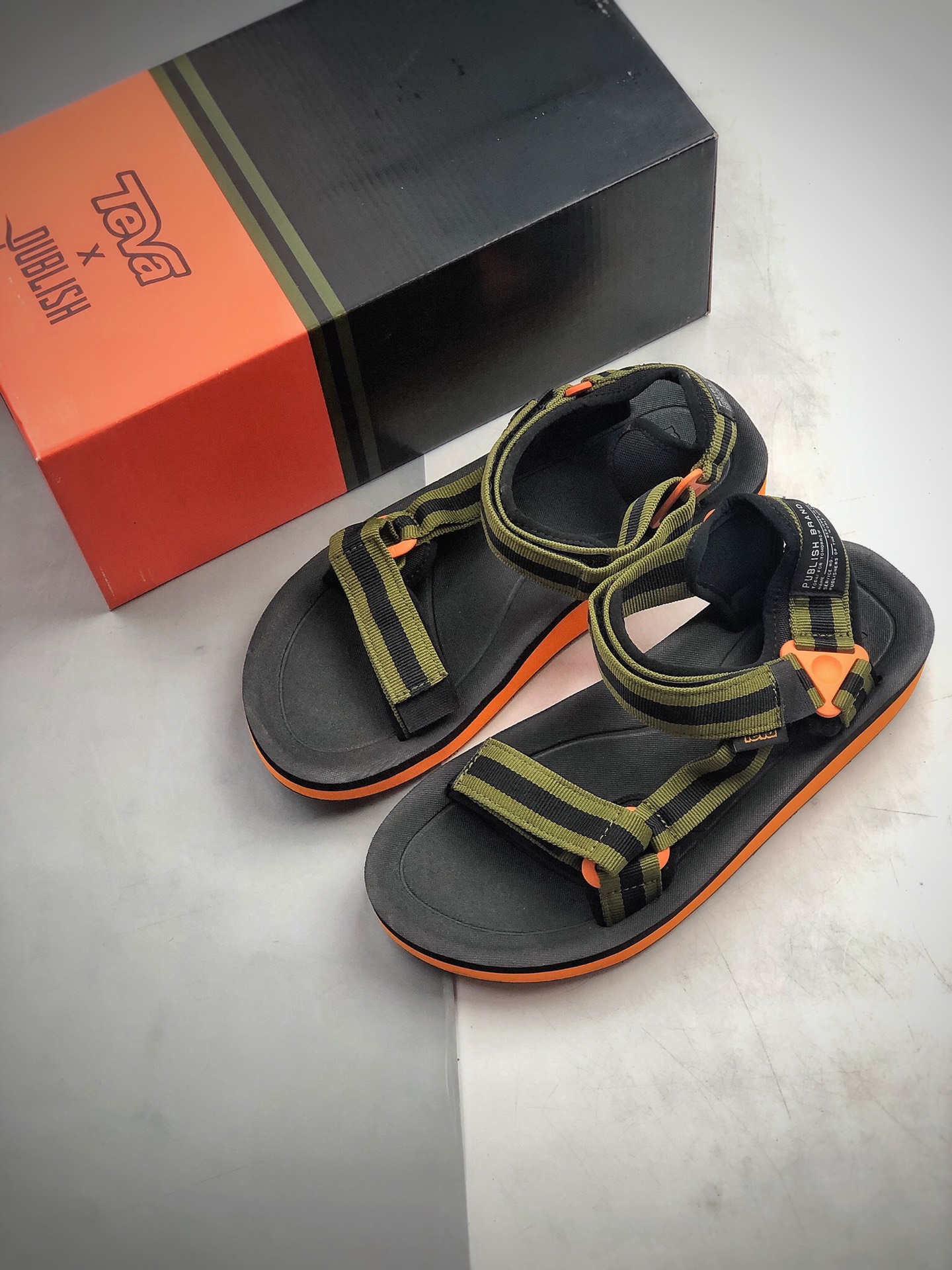 200  Madness x TEVA Universal 余文乐联名 夏季户外沙滩百搭凉鞋