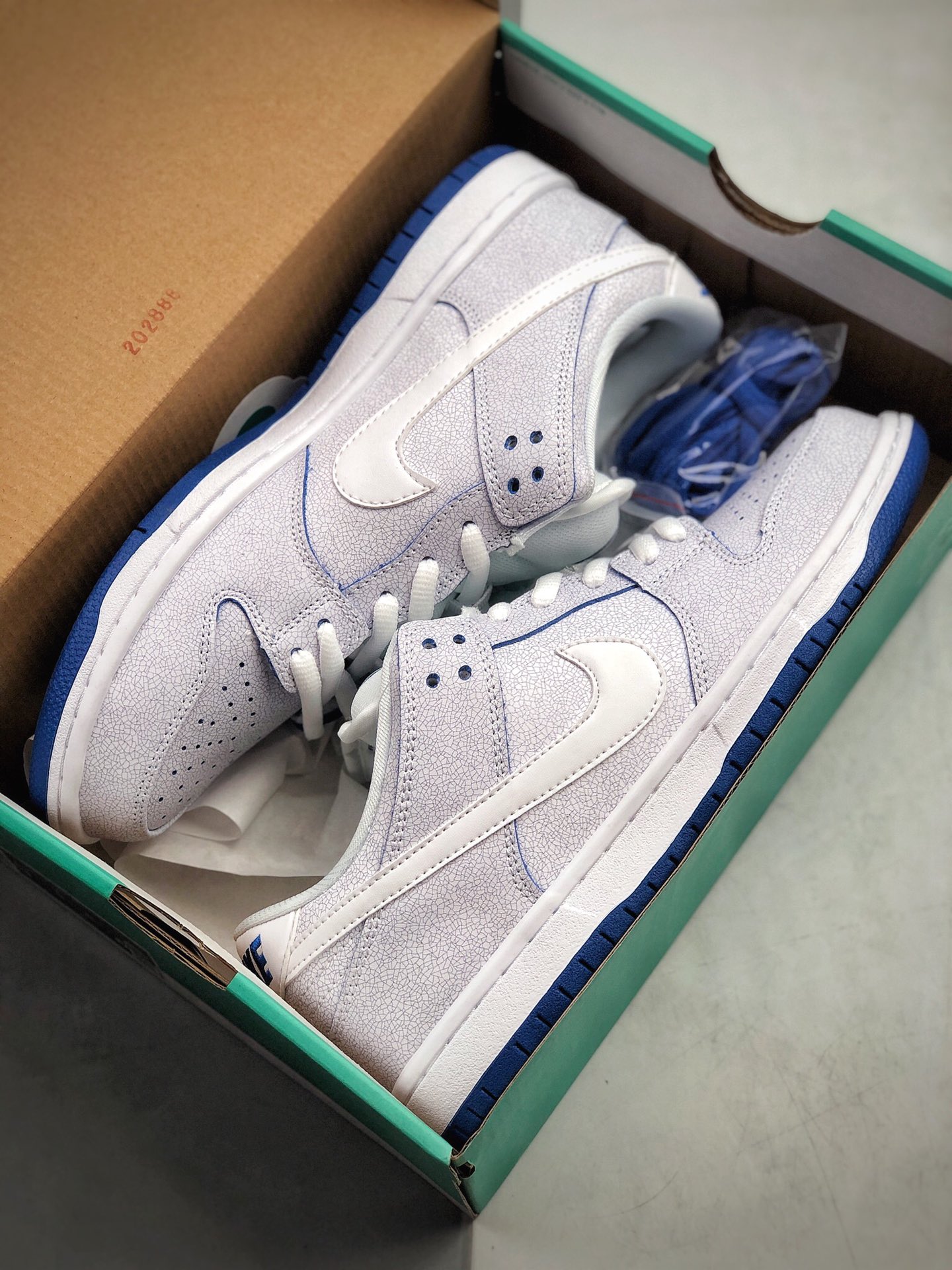 250 Nike SB Dunk Low 滑板鞋低帮 青花瓷 CJ6884-100