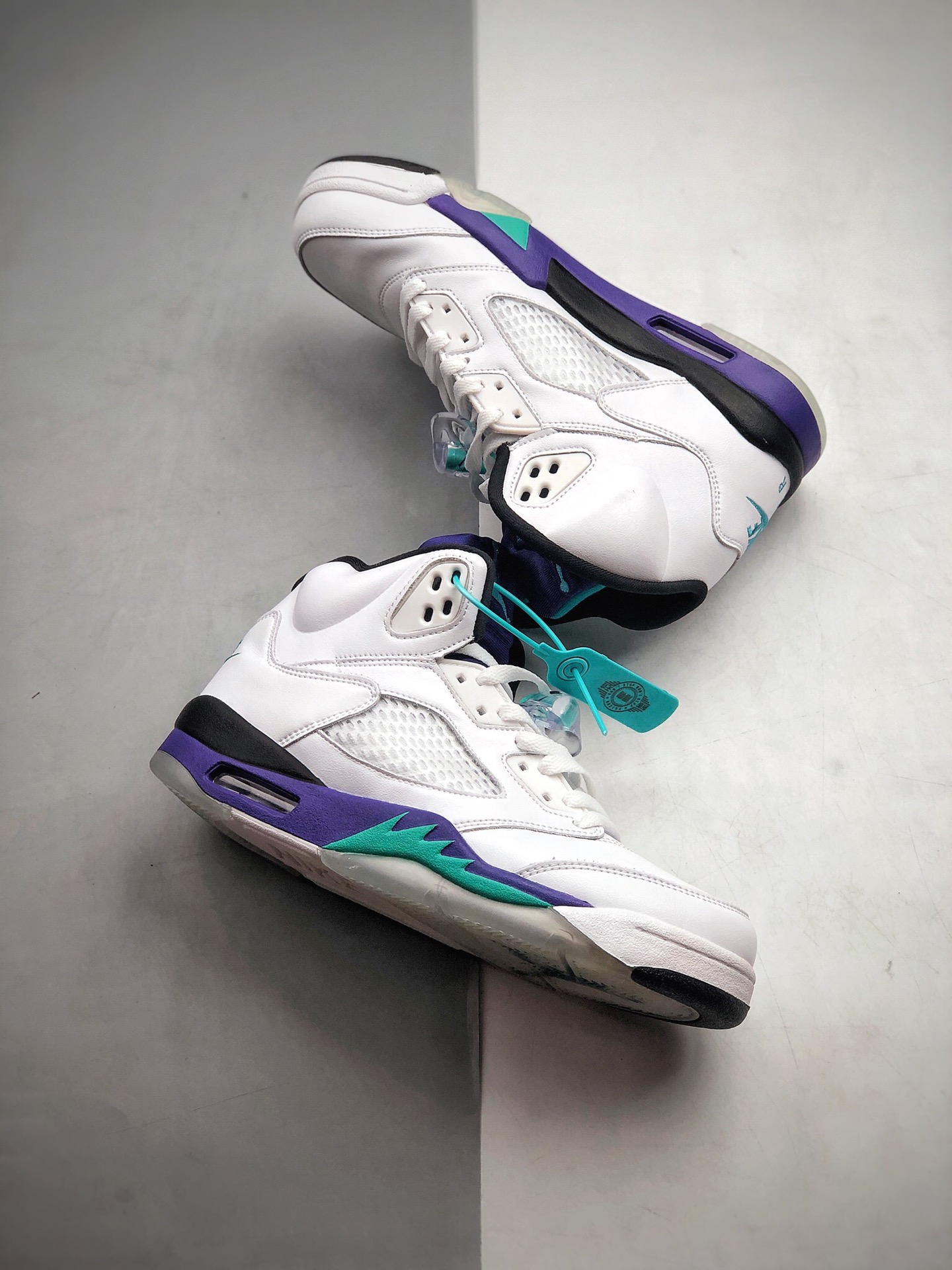 300 Air Jordan 5 Retro “Grape” 白紫葡萄 威尔史密斯 AV3919-135