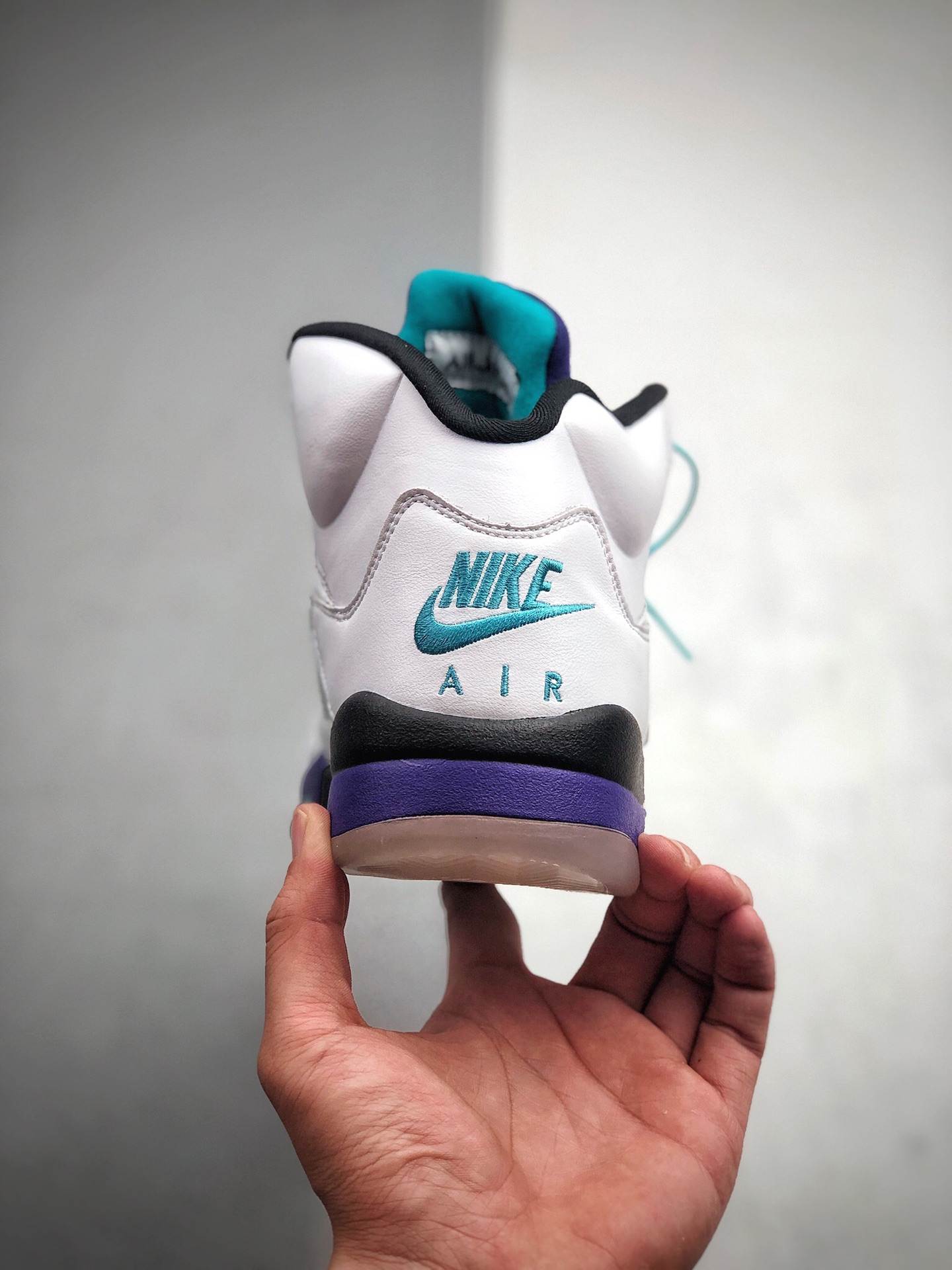 300 Air Jordan 5 Retro “Grape” 白紫葡萄 威尔史密斯 AV3919-135
