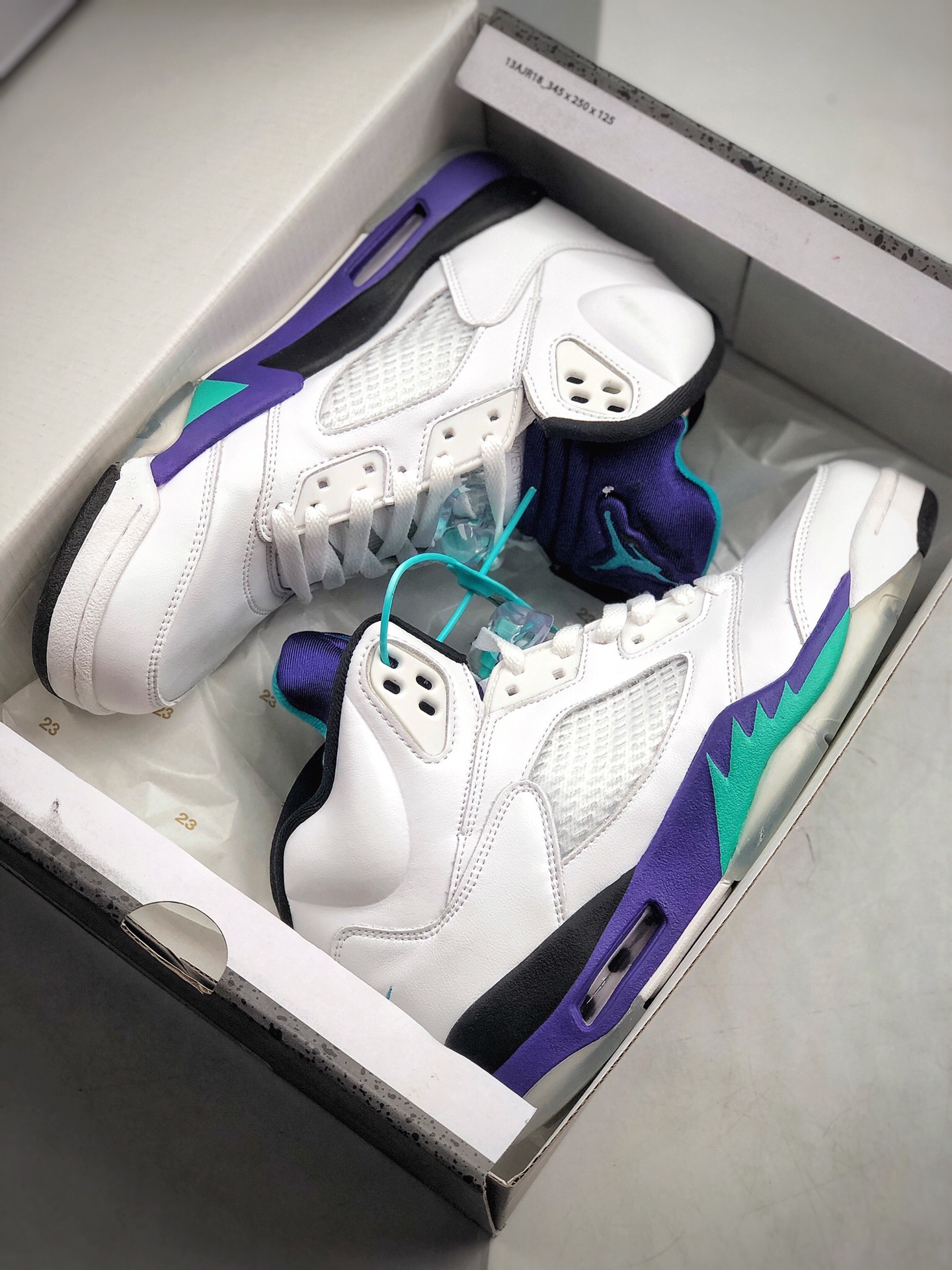 300 Air Jordan 5 Retro “Grape” 白紫葡萄 威尔史密斯 AV3919-135