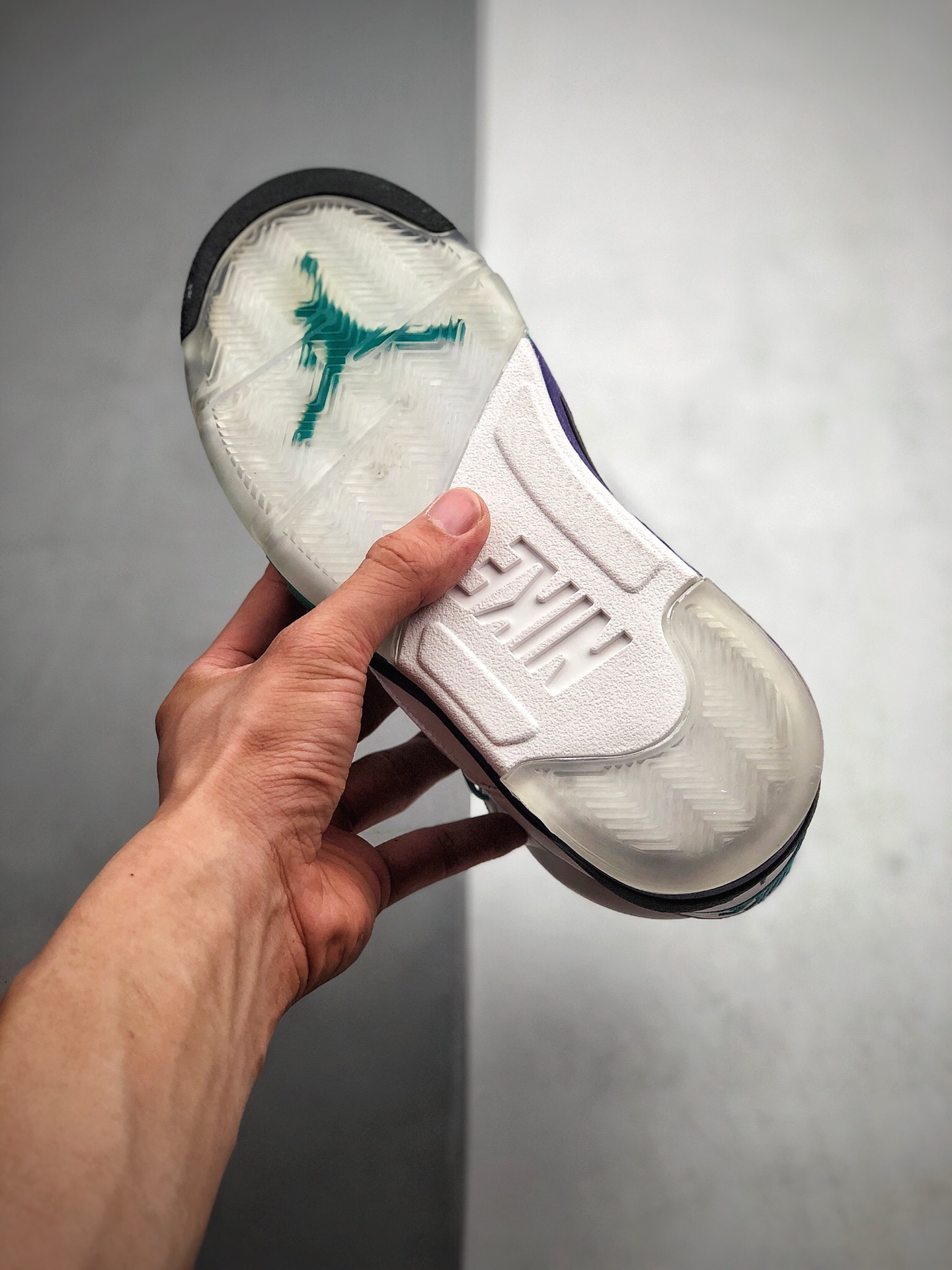 300 Air Jordan 5 Retro “Grape” 白紫葡萄 威尔史密斯 AV3919-135
