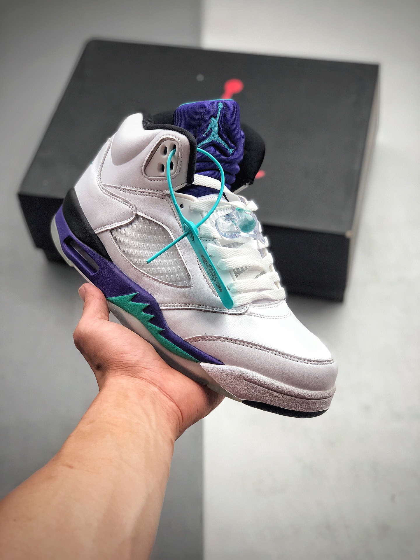 300 Air Jordan 5 Retro “Grape” 白紫葡萄 威尔史密斯 AV3919-135