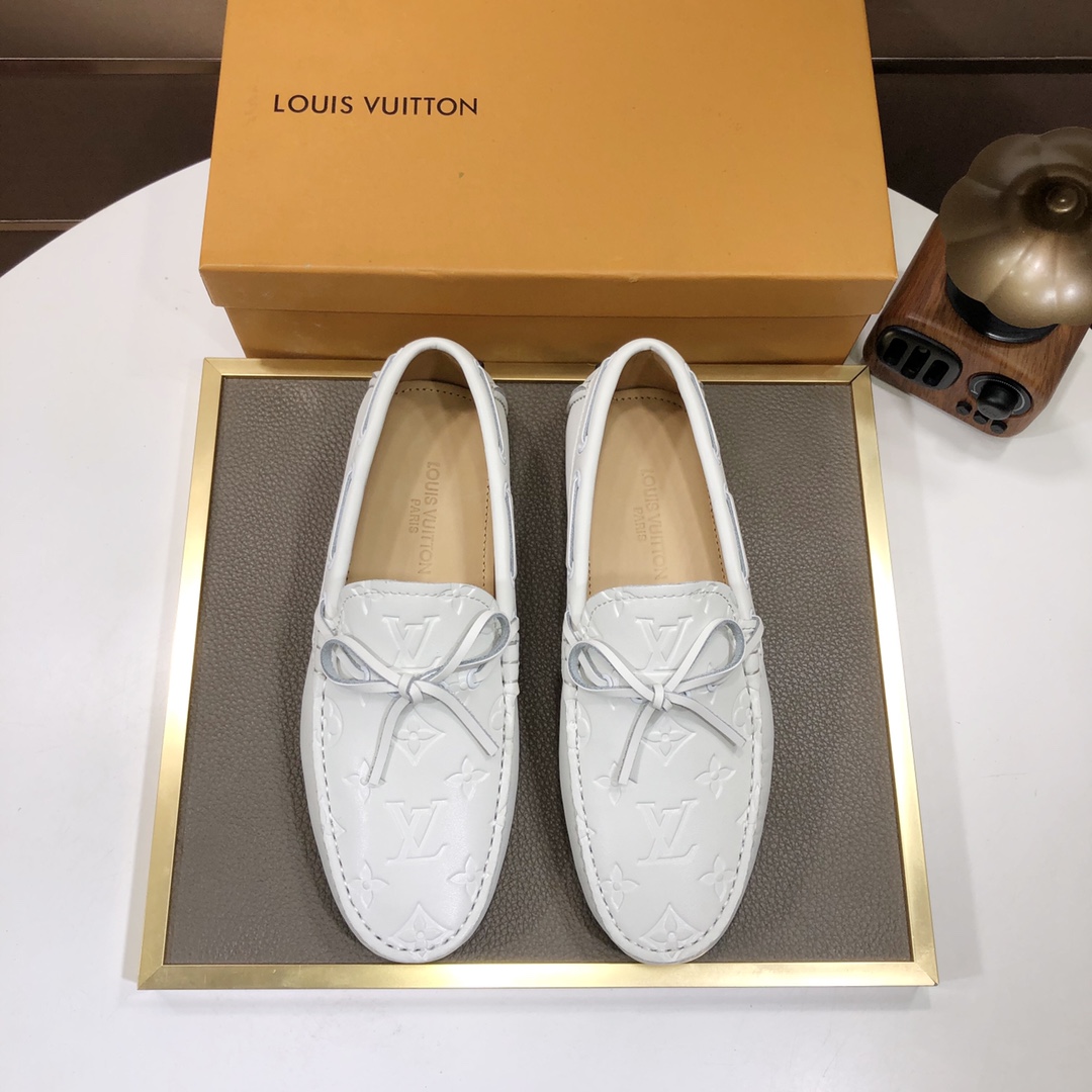 NO:358055,[LV Doudou Shoes] (sheepskin lining) new model is on sale, available on the official website, new Doudou shoes, processed into a unique material, and the upper is made of imported cowhide material. The shoe body is wrapped in a mark line, imported original cowhide inner lining, delicate shoe shape is super suitable for versatile, size 38-44.,,louis vuitton, cowhide, sheepskin19860909【LV豆豆鞋】（羊皮内里）新款上市,官网有售,新款豆豆鞋,经过加工成为獨色材料,鞋面采用进口牛皮材料. 鞋身以马克线整体包边 ,进口原版牛皮内里,秀气的鞋型 超级适合百搭,码数38-44.,,louis vuitton,cowhide,sheepskin,Men's shoes