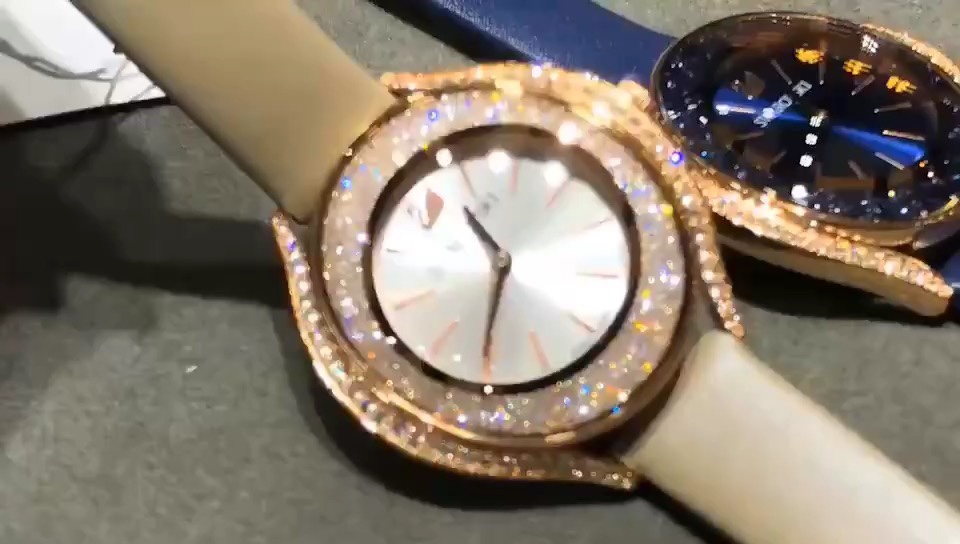 Unknown Swarovski 施华洛世奇 优雅之作 PVD表壳镶有逾1300颗施华洛水晶