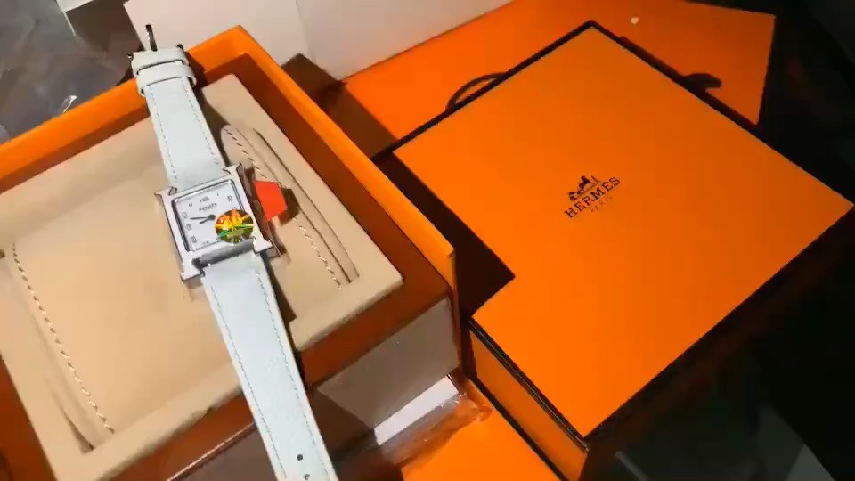 Hermès 爱马仕陶瓷全白色女表视频欣赏