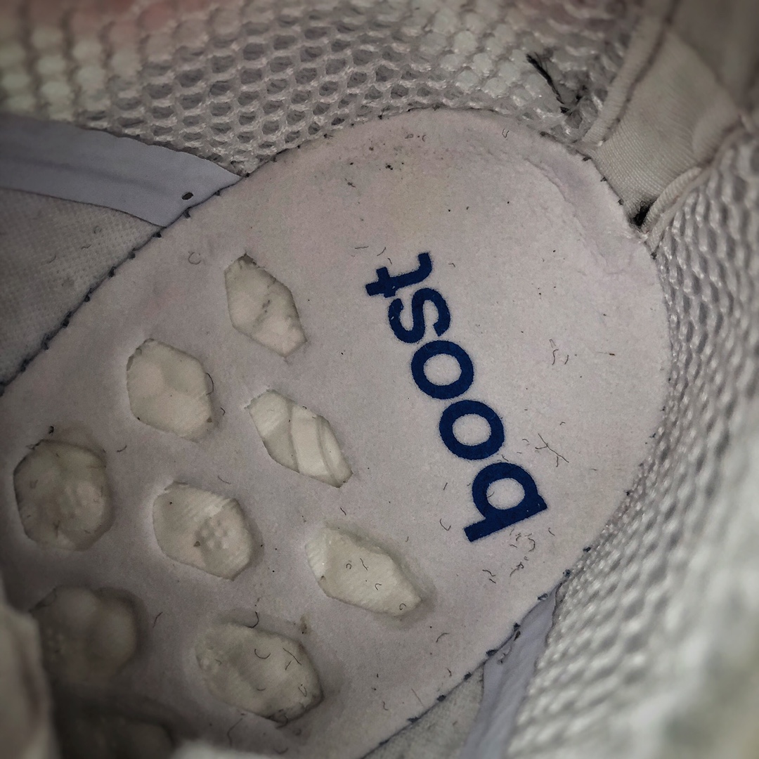 200 Adidas Boost NMD  R1 系列 弹力针织高装 弹BOOST颗 大粒 底