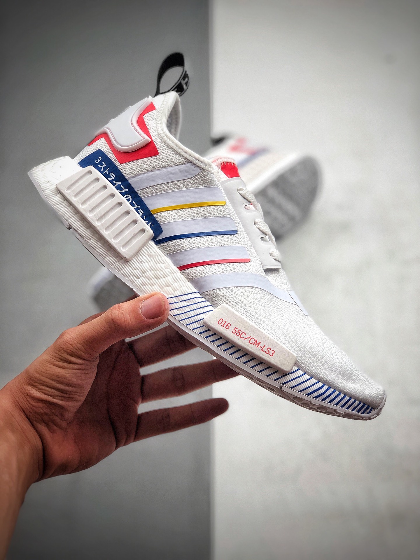 200 Adidas Boost NMD  R1 系列 弹力针织高装 弹BOOST颗 大粒 底