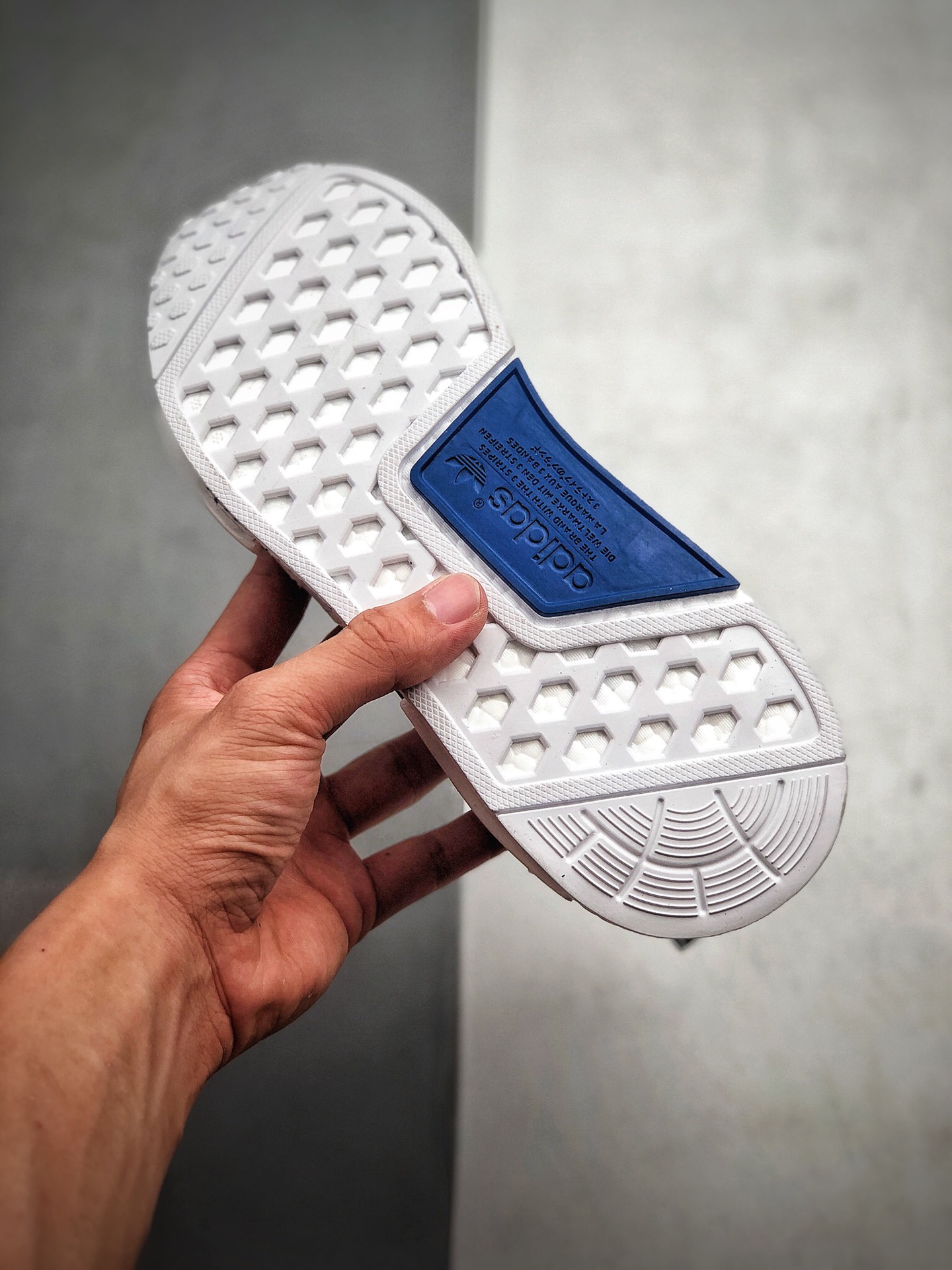 200 Adidas Boost NMD  R1 系列 弹力针织高装 弹BOOST颗 大粒 底