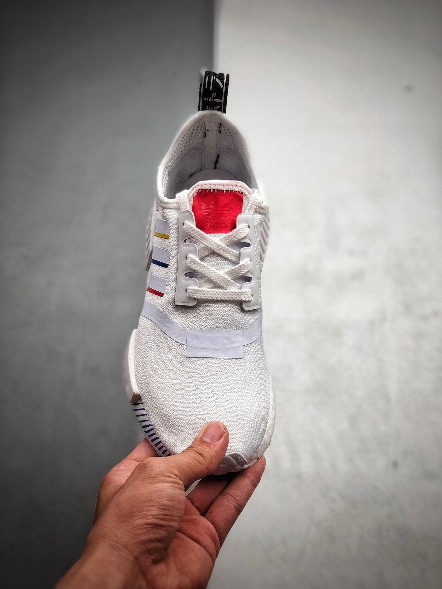 200 Adidas Boost NMD  R1 系列 弹力针织高装 弹BOOST颗 大粒 底