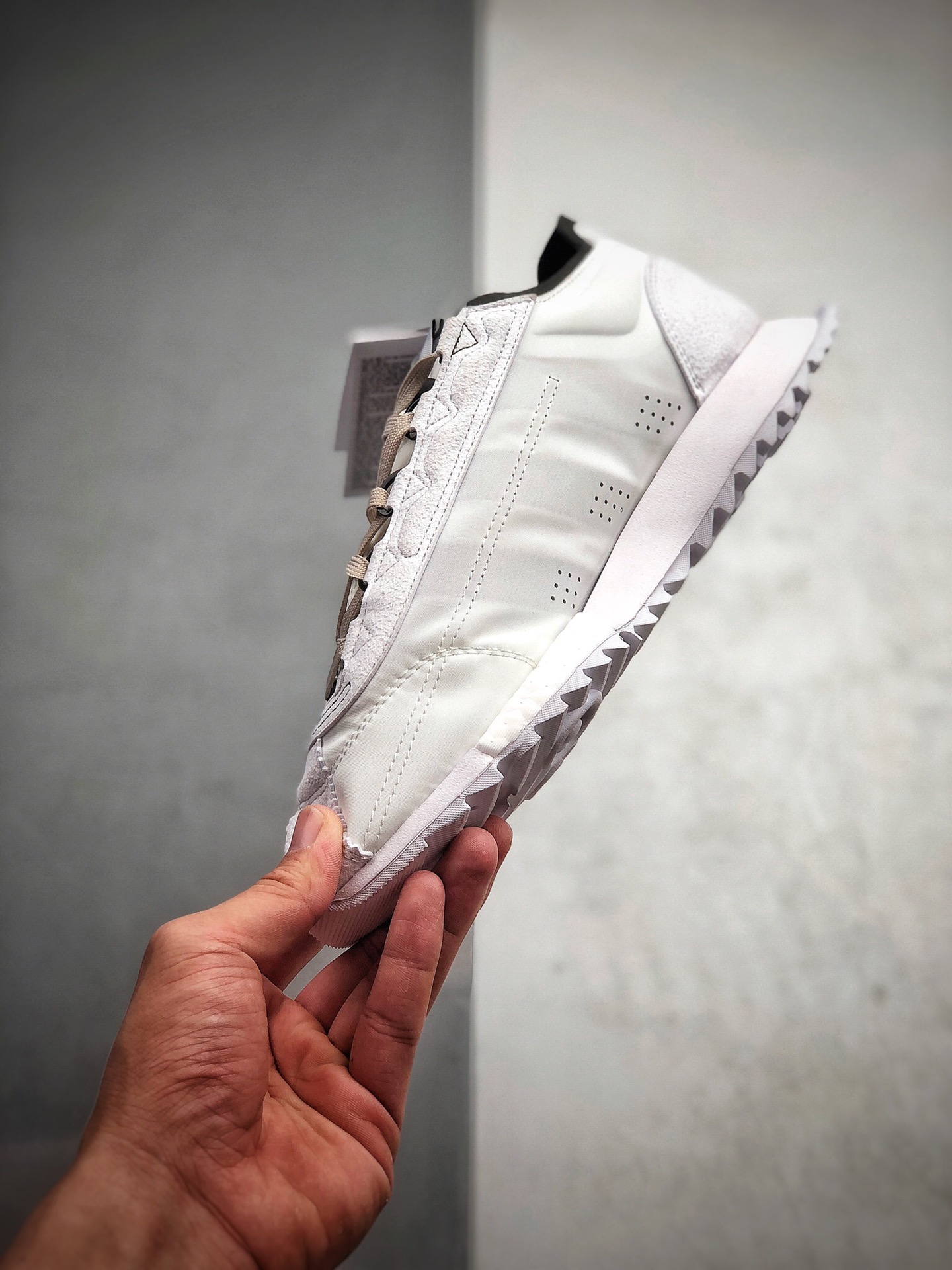 230 adidas SL7600 全新设计灵感源自于上世纪 70 年代的经典款 aidas SL 72 FW0132