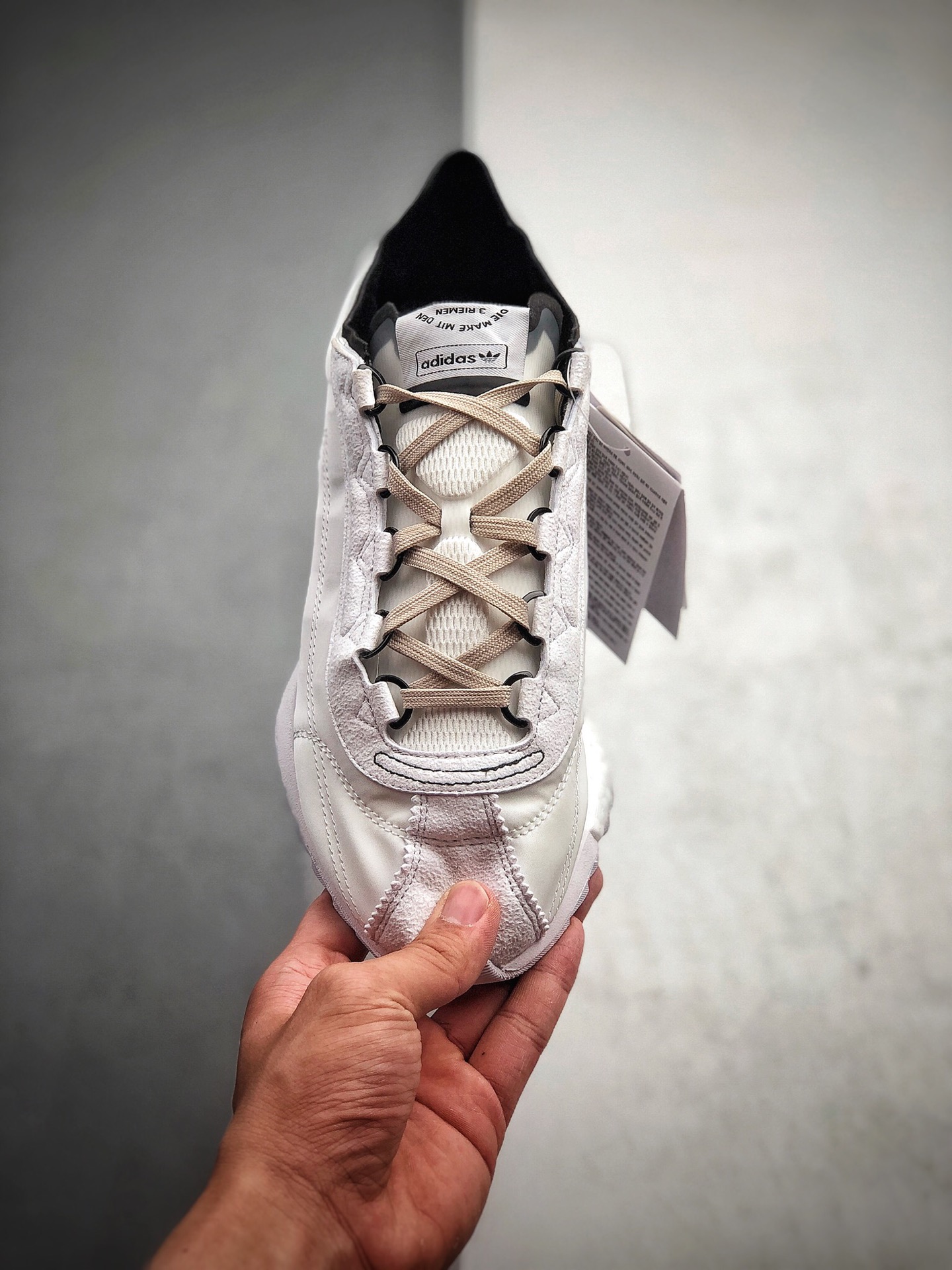 230 adidas SL7600 全新设计灵感源自于上世纪 70 年代的经典款 aidas SL 72 FW0132