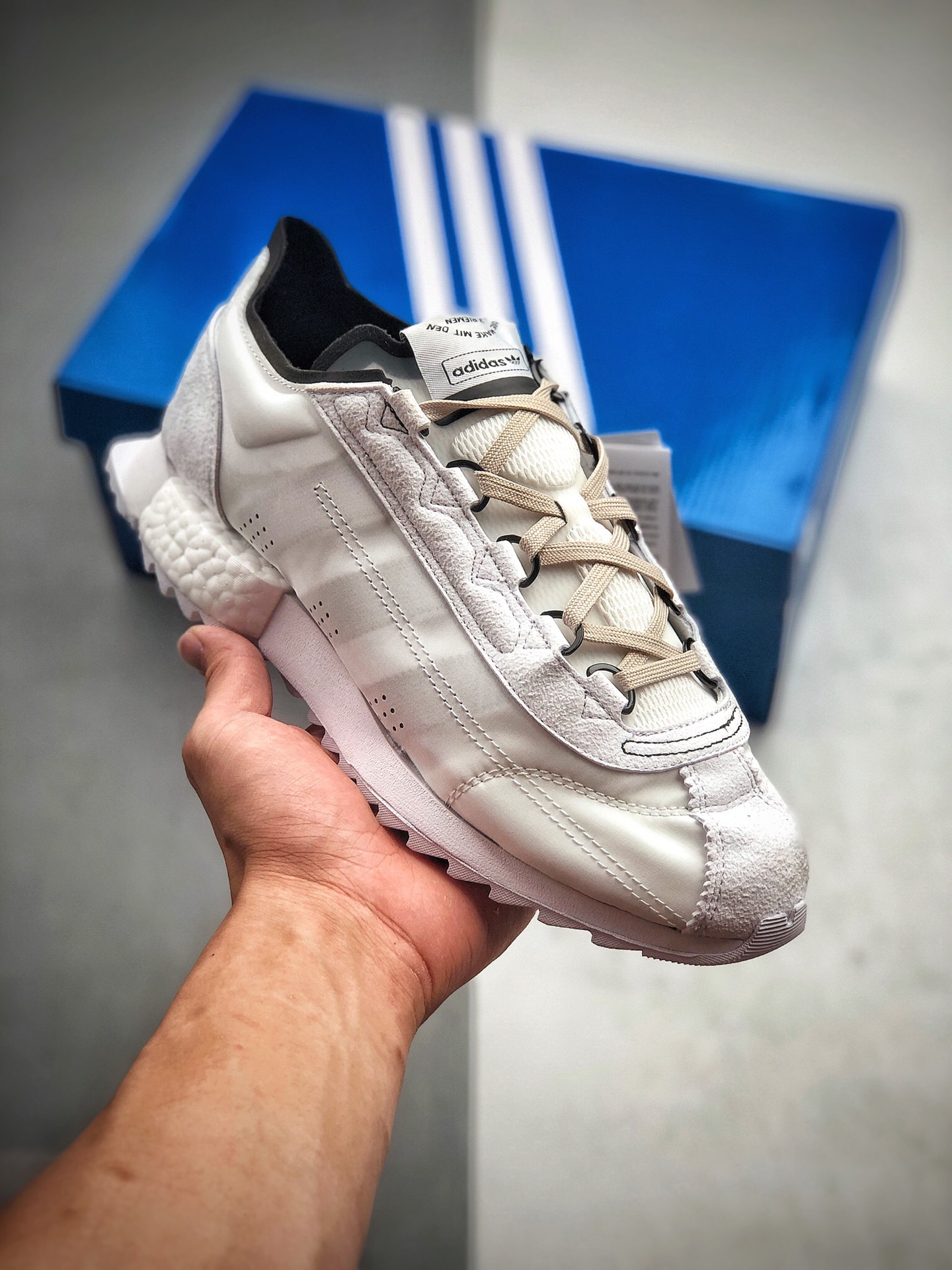 230 adidas SL7600 全新设计灵感源自于上世纪 70 年代的经典款 aidas SL 72 FW0132