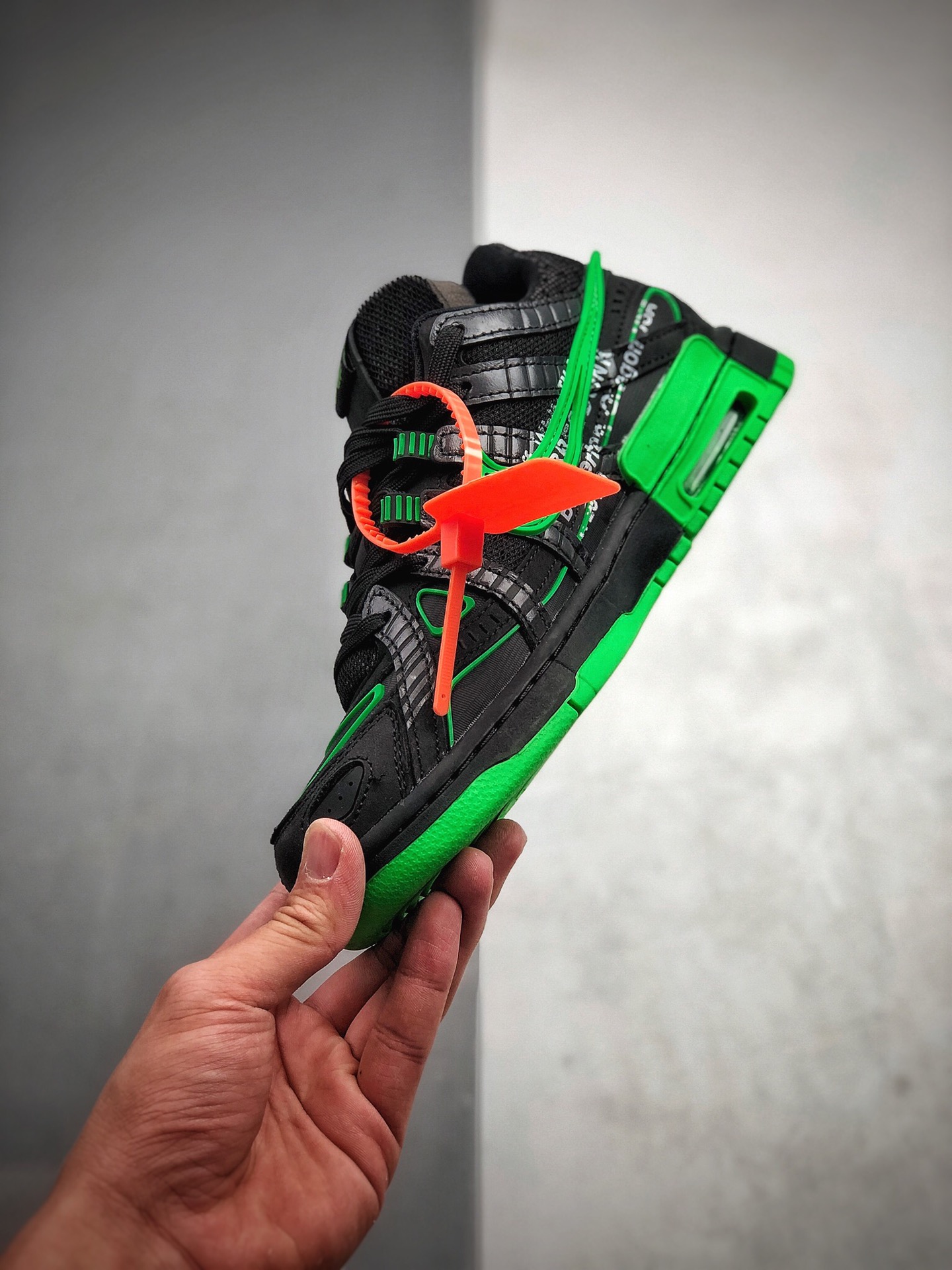 270  OW联名 复古板鞋 黑绿色 OFF-WHITE x Nike Air Rubber Dunk  OFF-WHITE x Nike Air Rubber Dunk 货号：CU6015-001