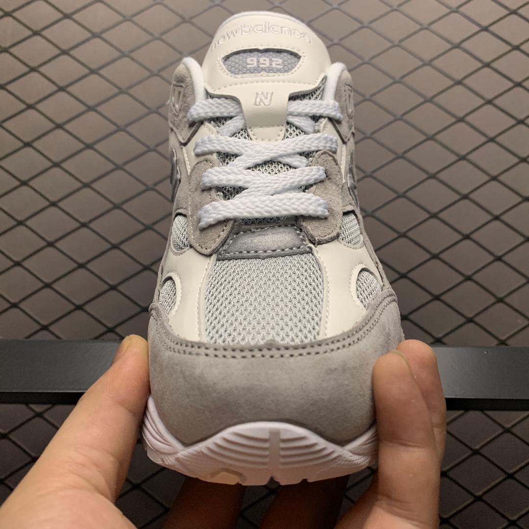 250 New Balance M992NC 新百伦 复古休闲跑步鞋 全网唯一正确版 原鞋数据开发 各处细节已原始解码 尺码：36 36.5 37 37.5 38 38.5 39.5 40 40.5 41.5 42 42.5 43 44 44.5 45 编号：29TNMM206