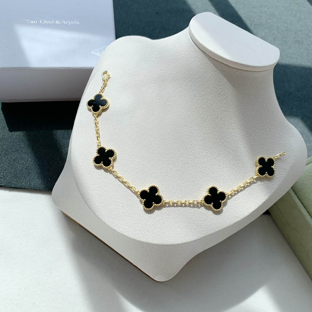 NO:102712,The highest level vca four-leaf clover, five-flower bracelet, golden black agate. The material is high-end customized, silver-plated thick gold, high-definition lettering, the latest original diamond-shaped counter model◇, Vca bracelet, bracelet, gold19860909最高级别 vca 四叶草 五花手链黄金色黑玛瑙.材质为高端定制 银镀厚金,高清刻字,专柜最新款原装菱形◇,Vca手链,bracelet,gold,Jewelry