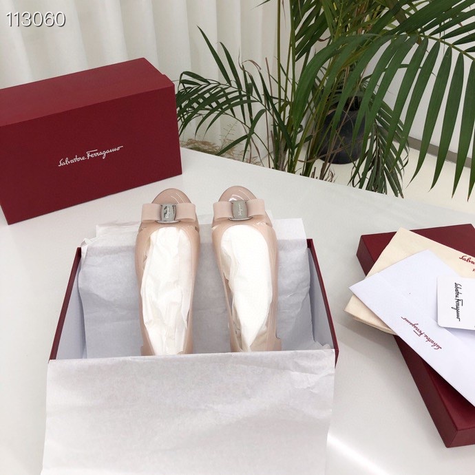 NO:231913,Ferragam* The latest color jelly shoes for the counter. Original single item. Our midsole has PC material to support the comfort of the shoes. The comfort is no different from that of the counter!  A variety of candy colors can be selected and the girl's cute heart is a must-have in the rainy season in summer. The shoes are super soft and durable!  !  Size 35-39., single shoes, ferragamo19860909Ferragam* 专柜最新配色果冻鞋 原单货 我们中底里有PC材质支撑鞋子的舒适度跟专柜无差别！多种糖果色可选少女心萌炸了 夏天多雨的季节必备啊 鞋子超级柔软而且很耐穿！！ 码数35-39.,单鞋,ferragamo,Women's Shoes