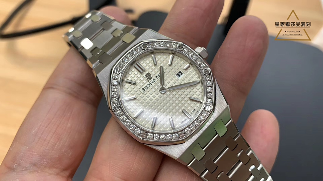 Audemars Piguet 爱彼少见女款钢带镶钻，简单舒适