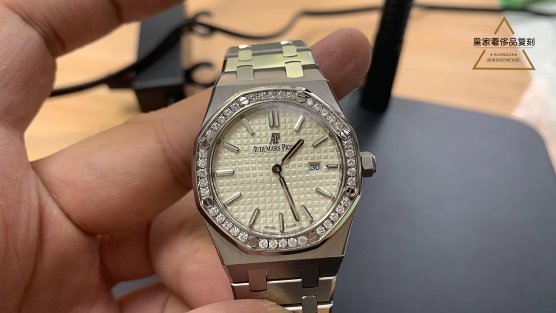 Audemars Piguet 爱彼少见女款钢带镶钻，简单舒适