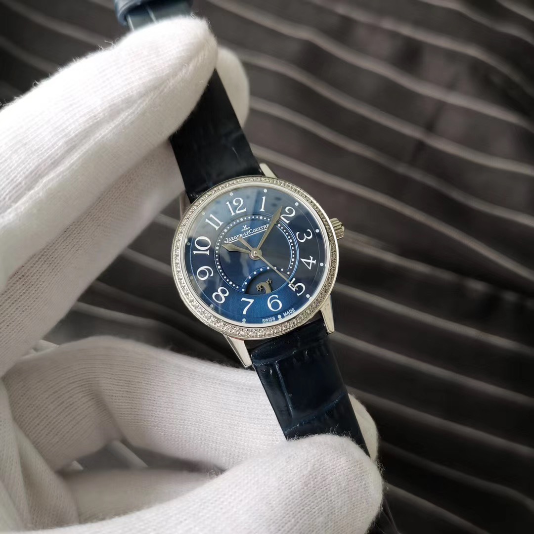 Lacoste 积家约会29mm 打破没有小尺寸机械的现状 这个春天 愿你有一个美好的约会
